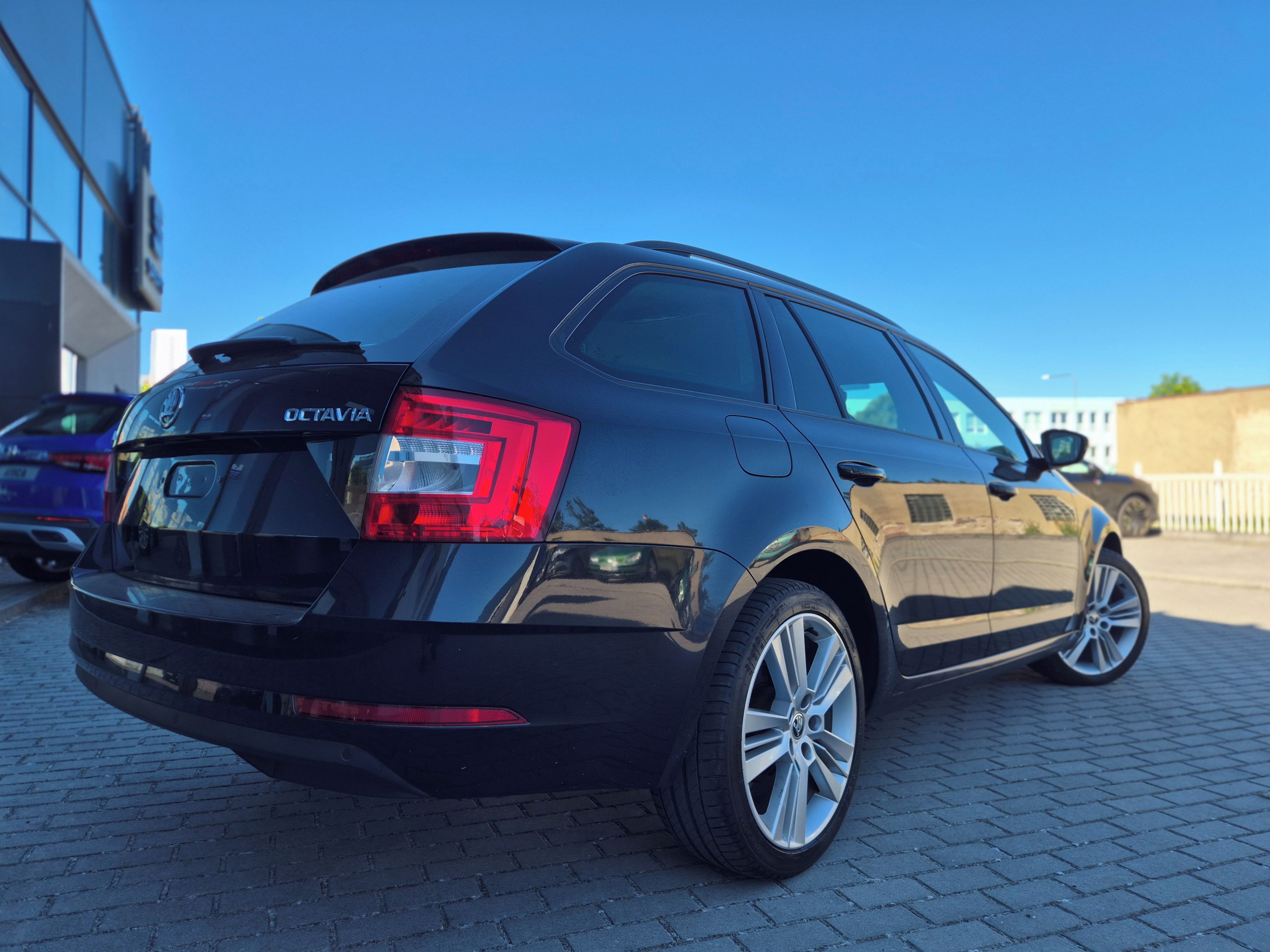 Škoda Octavia, 2.0 TDI STYLE DSG 148 TIS KM - fotka 3