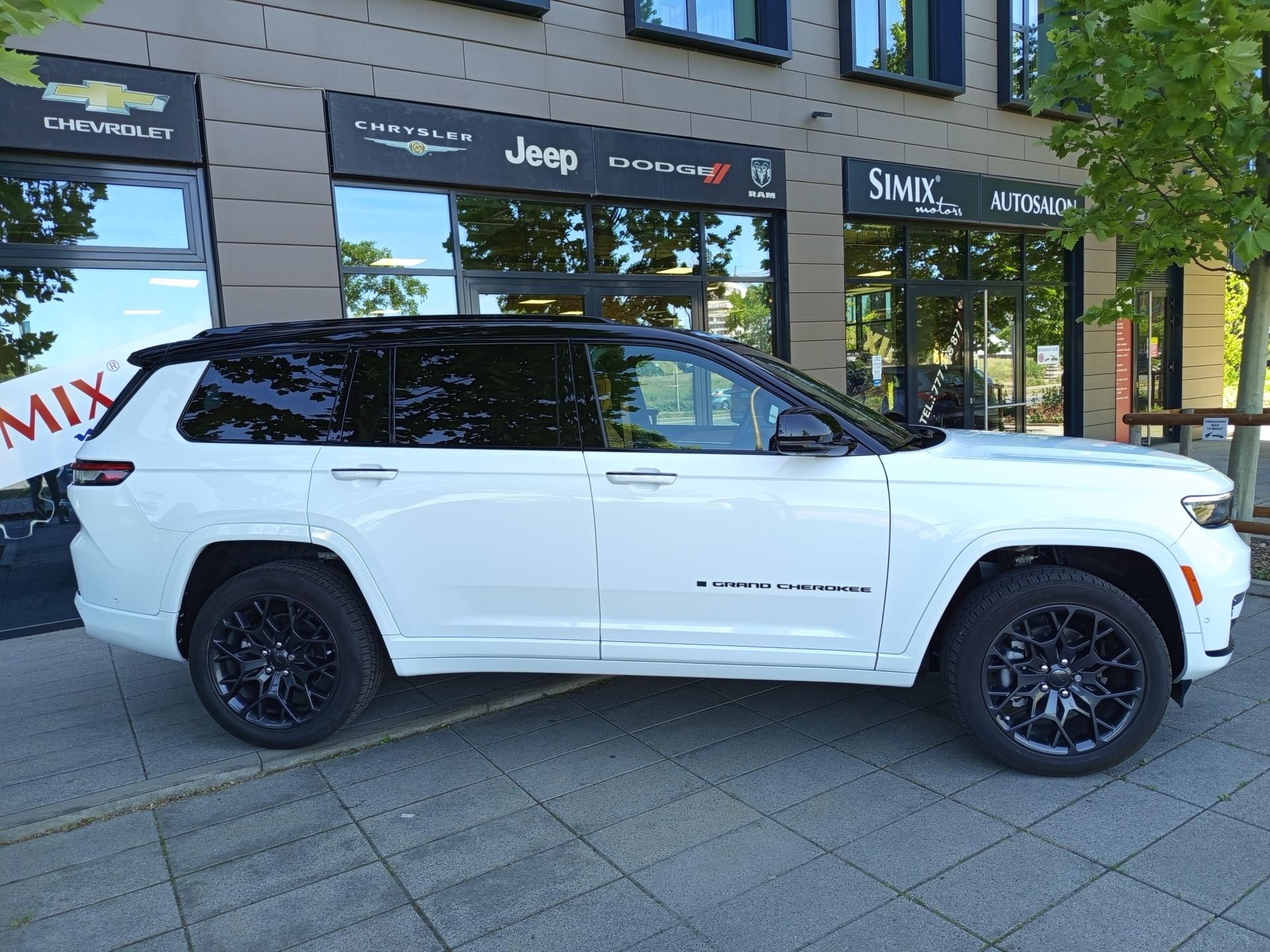 Jeep Grand Cherokee, L Summit Reserve V8 - fotka 2
