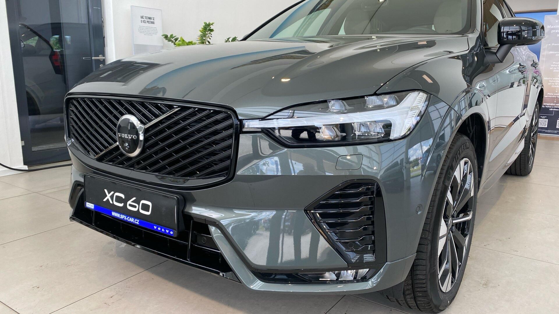 Volvo XC60, PLUS DARK, B5 AWD, 184+10 kW / - fotka 4