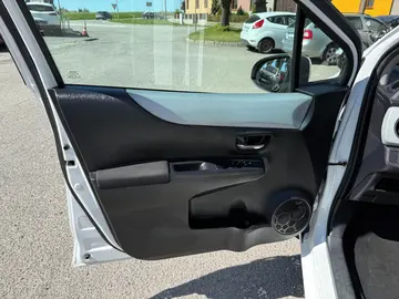 Auto 8