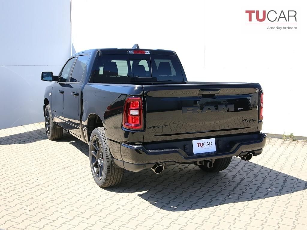 RAM 1500, Laramie 5.7V8 HEMI 2026 - fotka 4