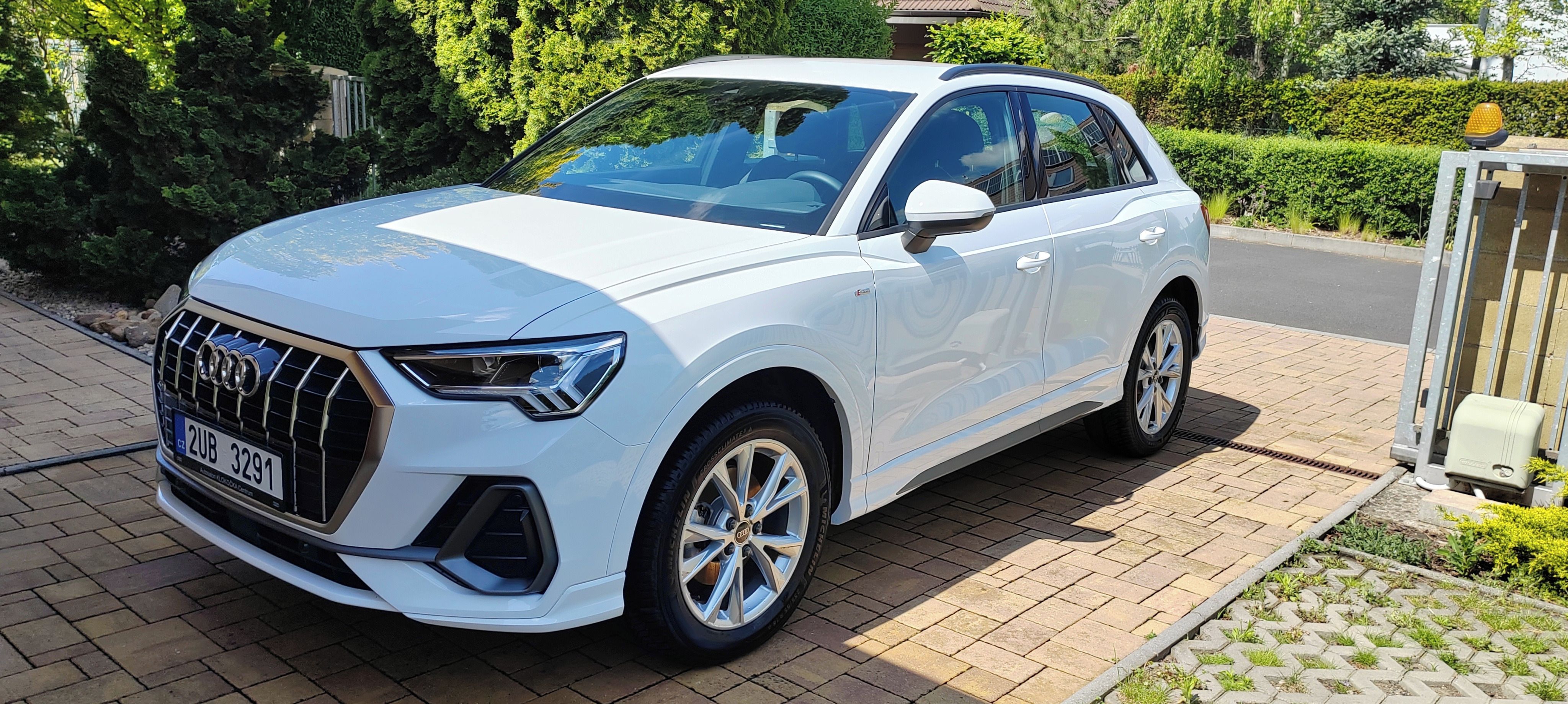 Audi Q3, NOVÝ VŮZ S-LINE 35 TFSI - fotka 2