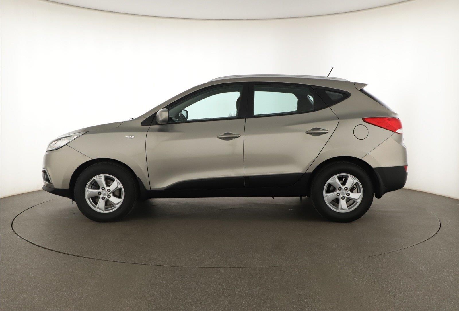 Hyundai ix35, 1.7 CRDi, Kožené sedačky - fotka 3