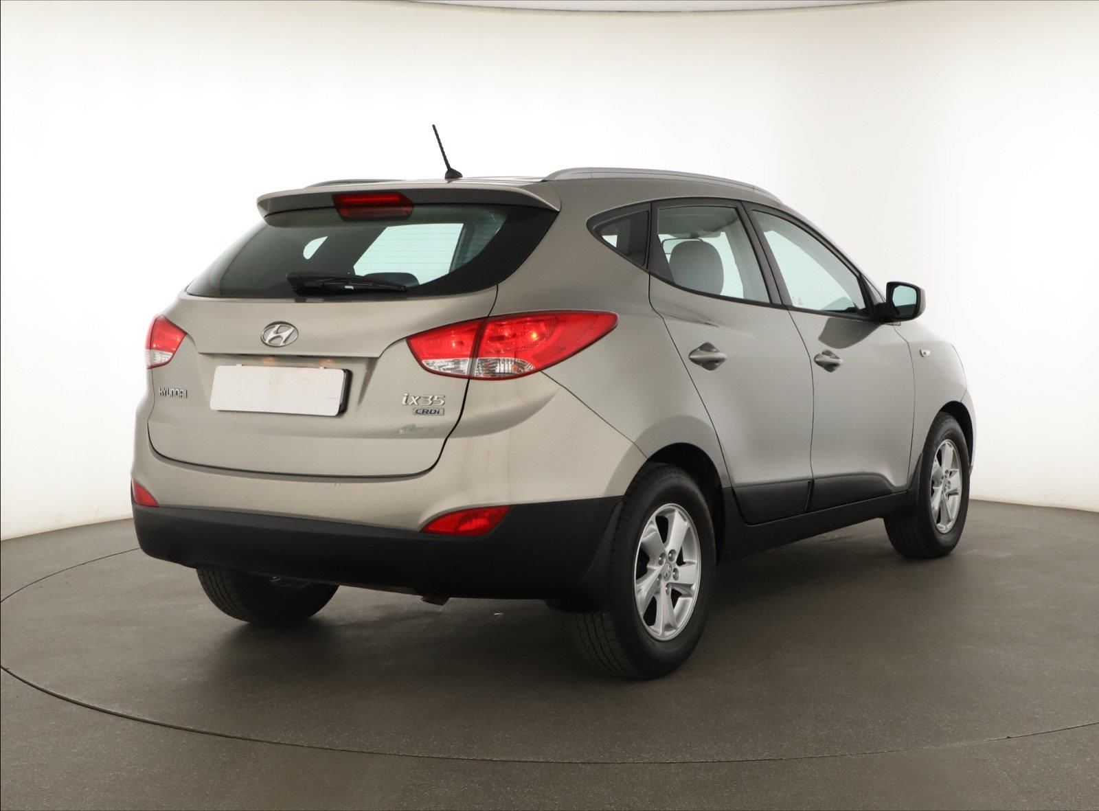 Hyundai ix35, 1.7 CRDi, Kožené sedačky - fotka 5