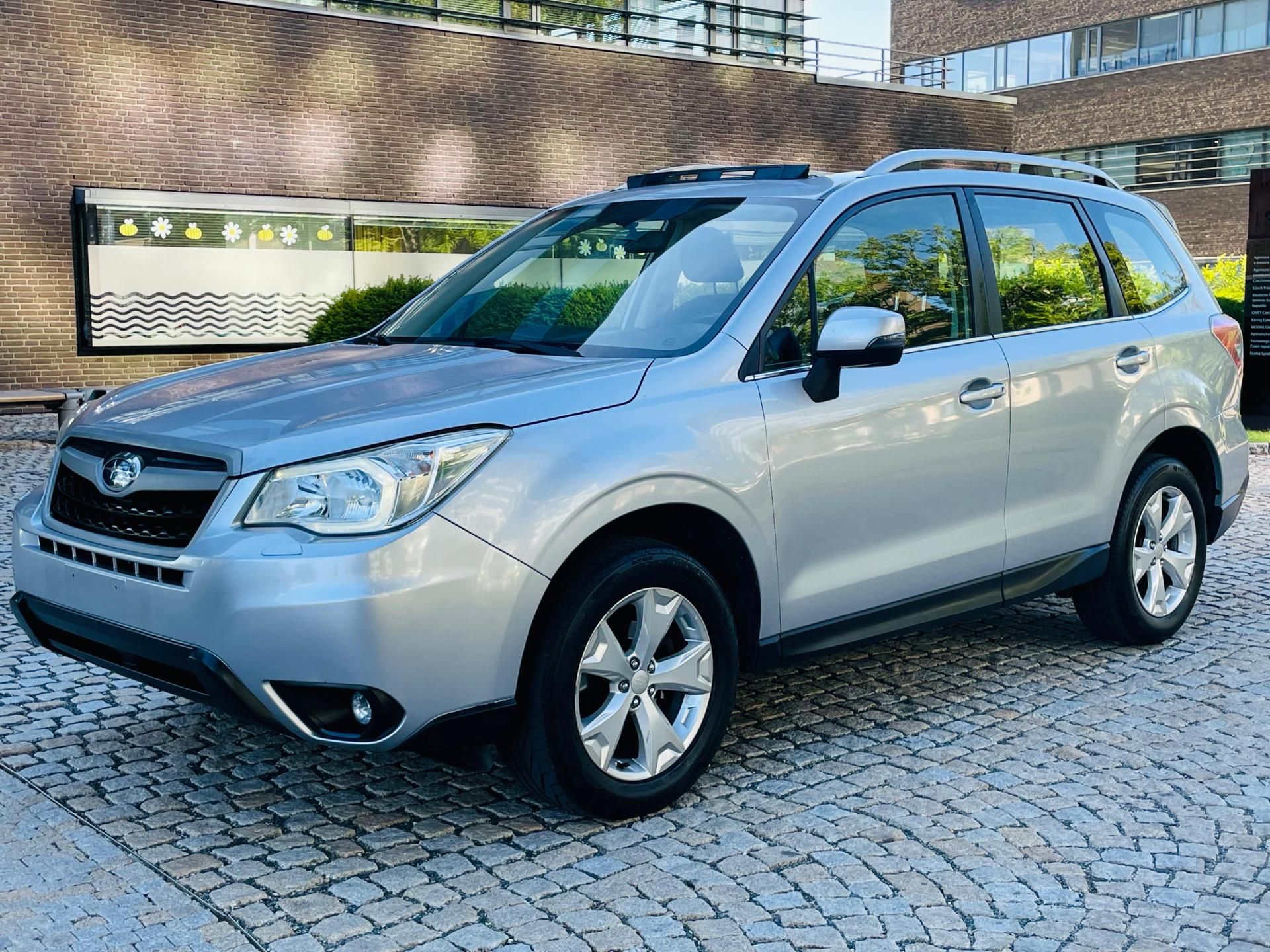 Subaru Forester, 2.0i 4x4 AUT KAM TAŽNÉ SERVISK - fotka 4