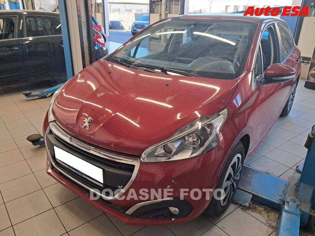 Peugeot 208, 1.2. pt,1.maj,ČR
