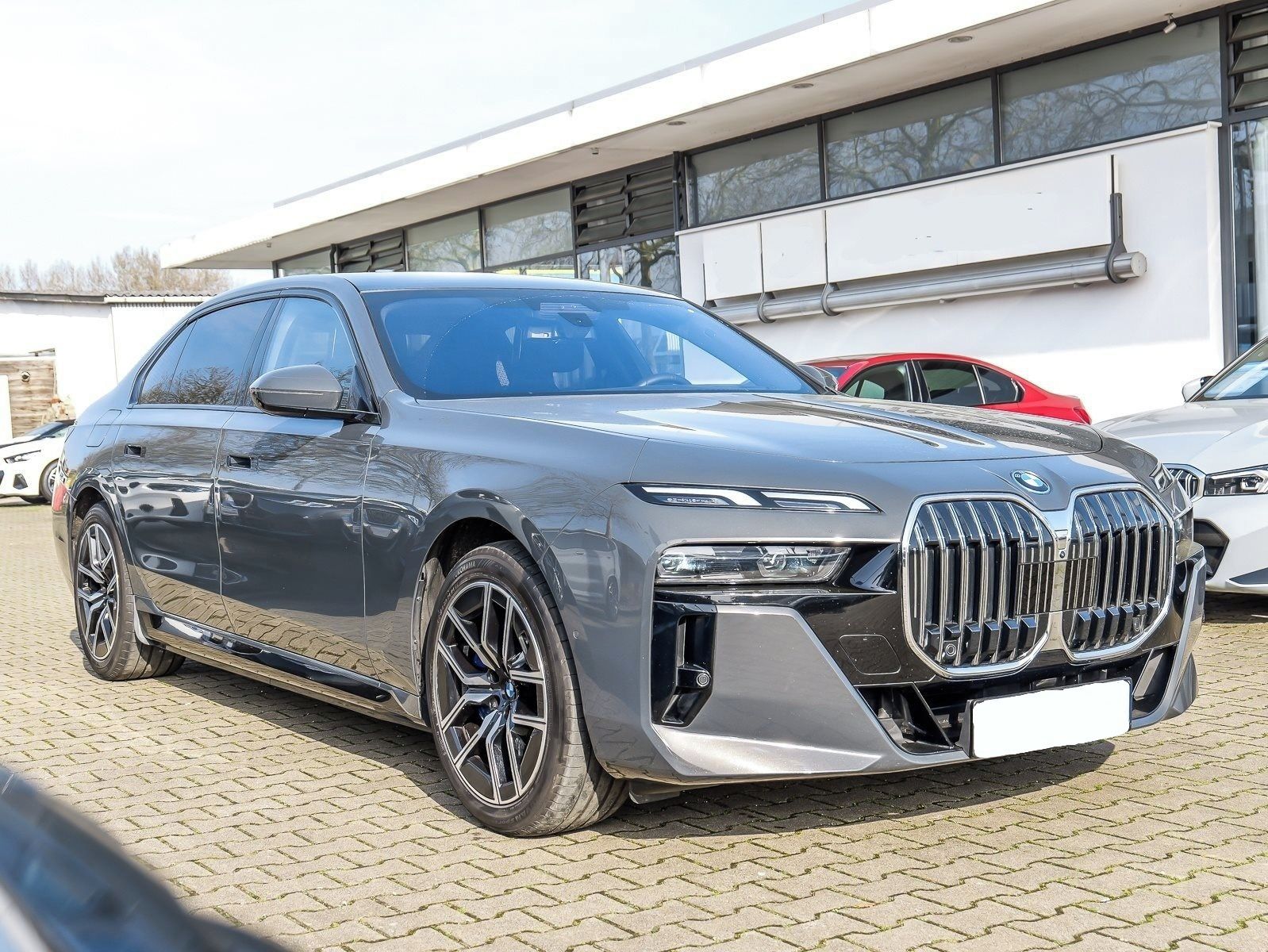 BMW Řada 7, 750 e xDrive M Sport Integral - fotka 3