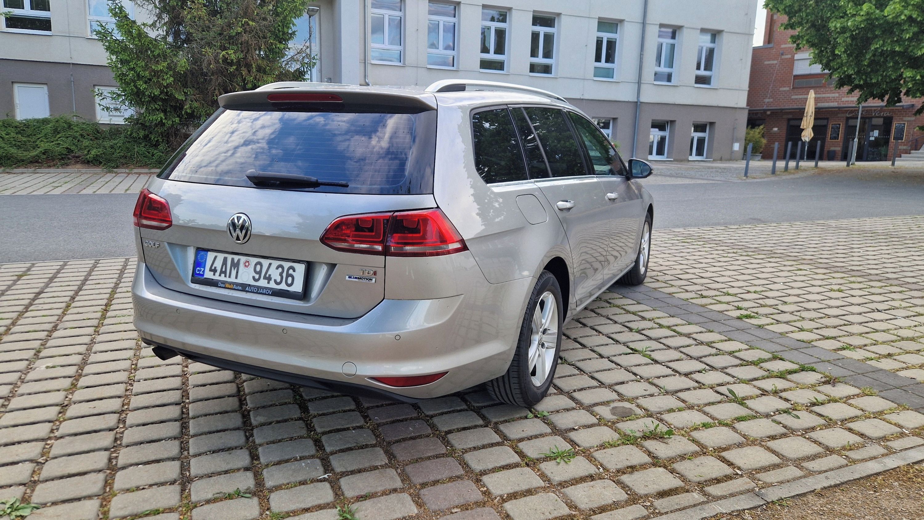 Volkswagen Golf, 1,6TDI DSG HIGHLINE ČR PĚKNÝ - fotka 3