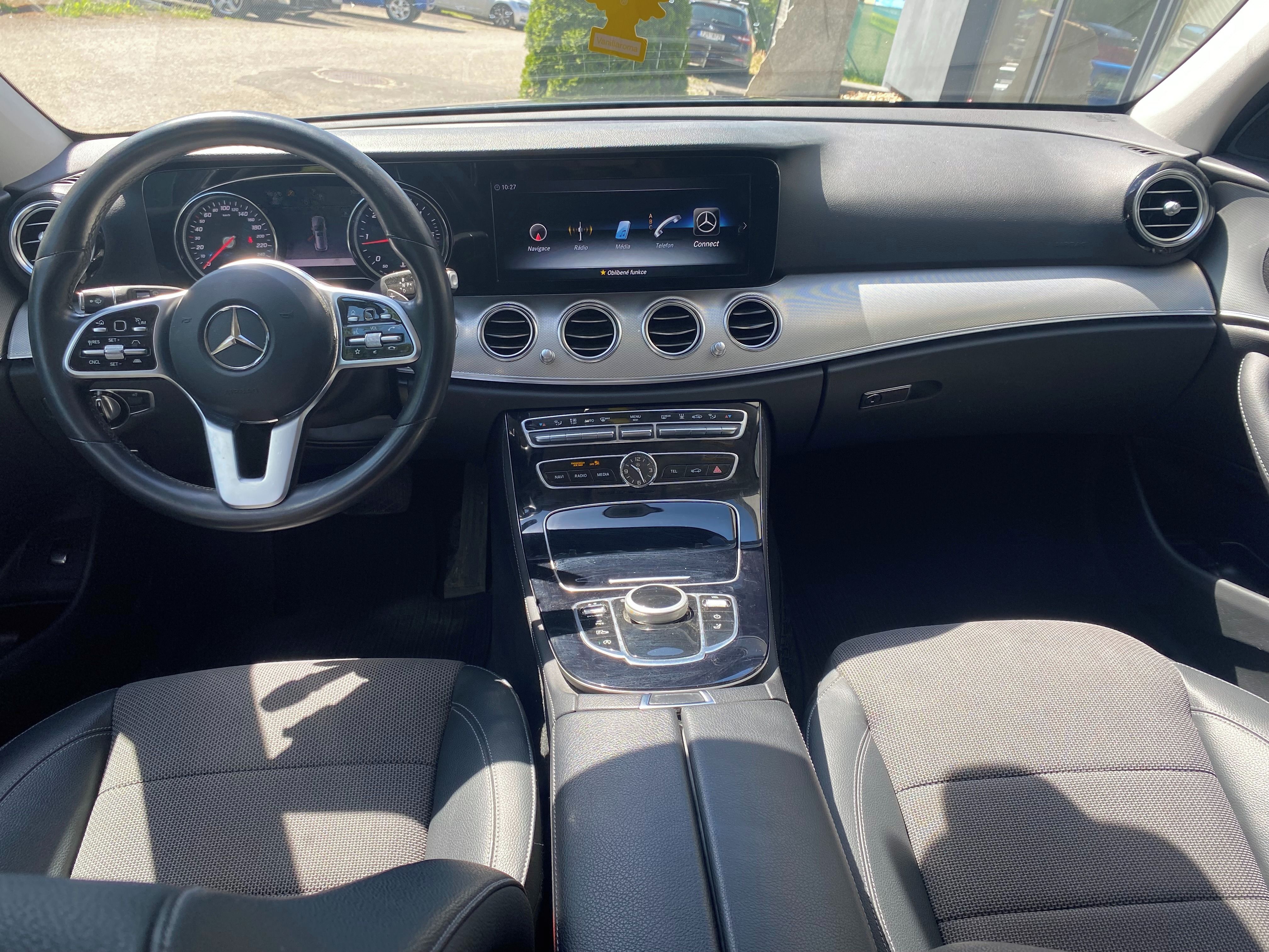 Mercedes-Benz Třídy E, E 300 D - fotka 6