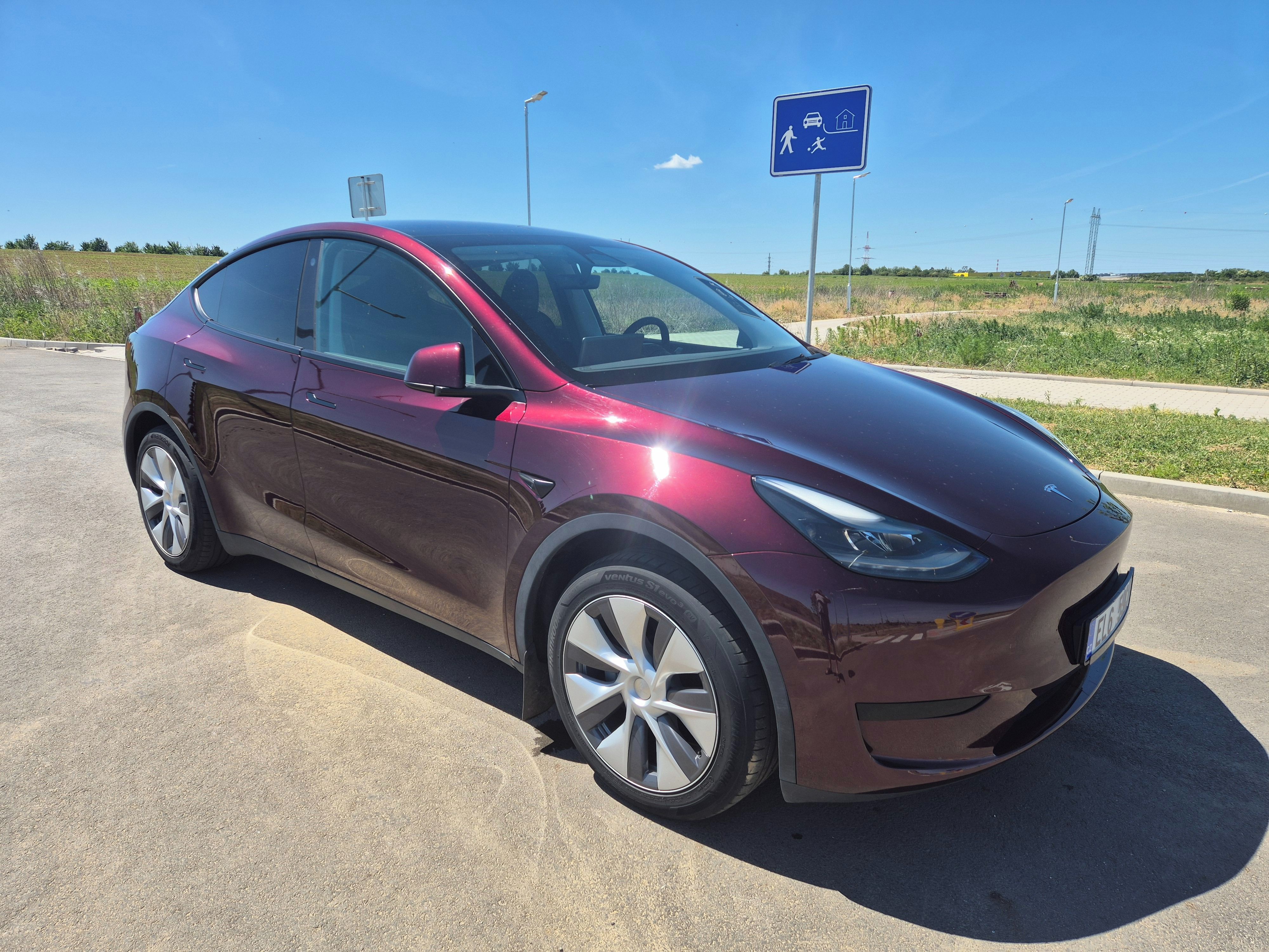 Tesla Model Y, Long Range RWD 79 Kw - fotka 2