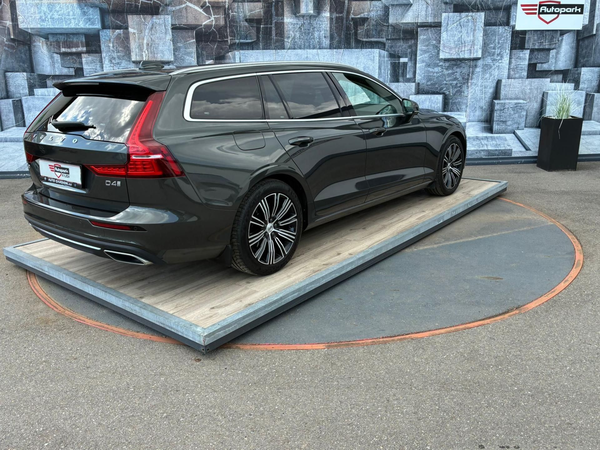 Volvo V60, 2.0D,140KW,BLIS,ACC,MATRIX,DPH - fotka 6
