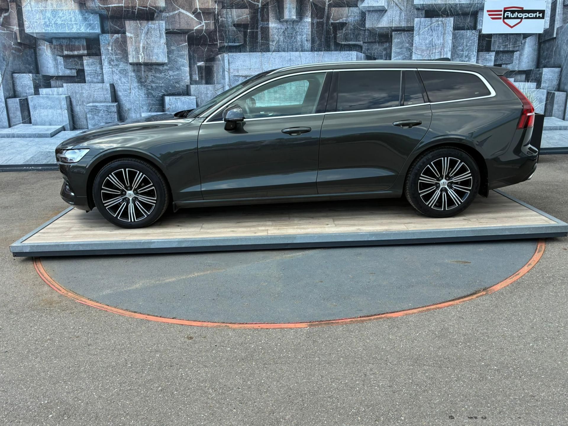 Volvo V60, 2.0D,140KW,BLIS,ACC,MATRIX,DPH - fotka 4