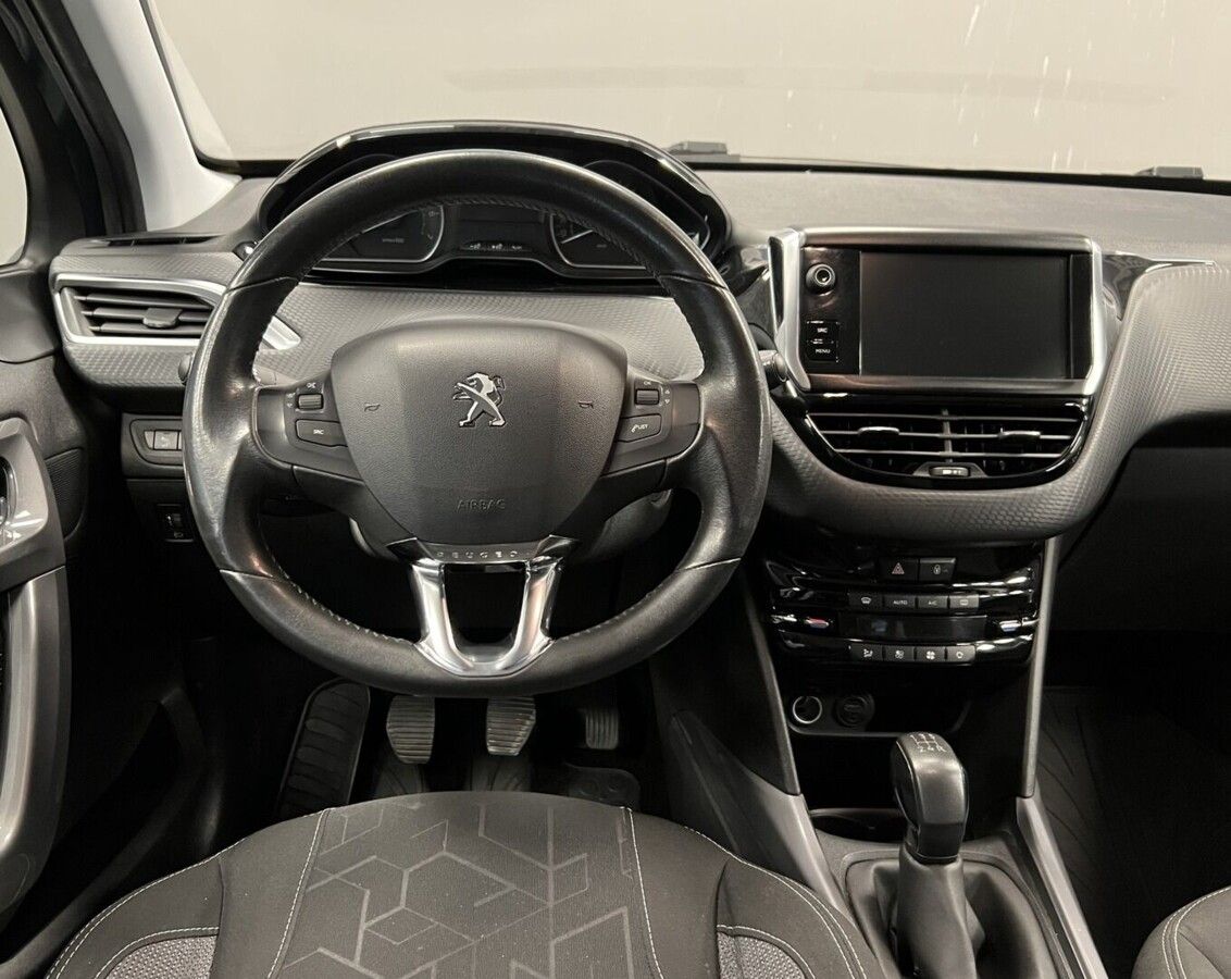 Peugeot 2008, 1.2 PURE TECH ACTIVE - fotka 4