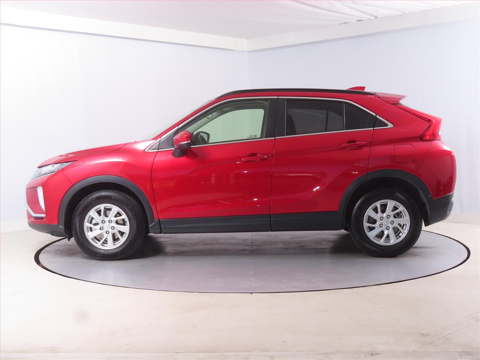 Mitsubishi Eclipse Cross, 1.5 T-MIVEC, Invite, ČR,1.maj - fotka 3