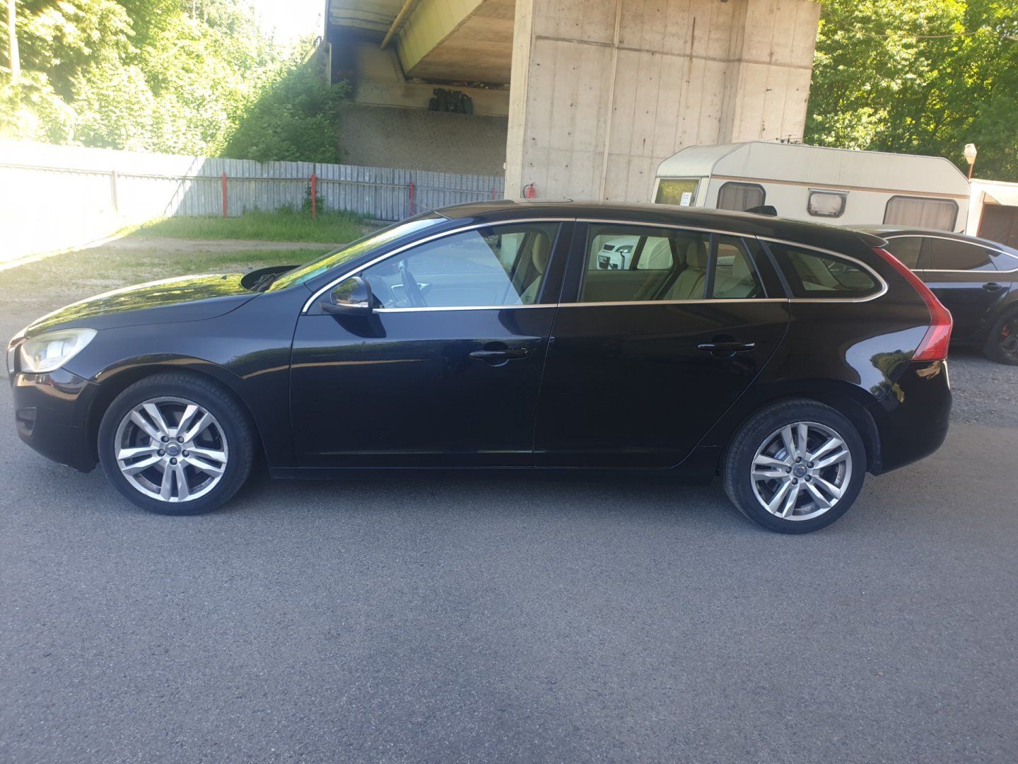 Volvo V60, automat 5V - fotka 3