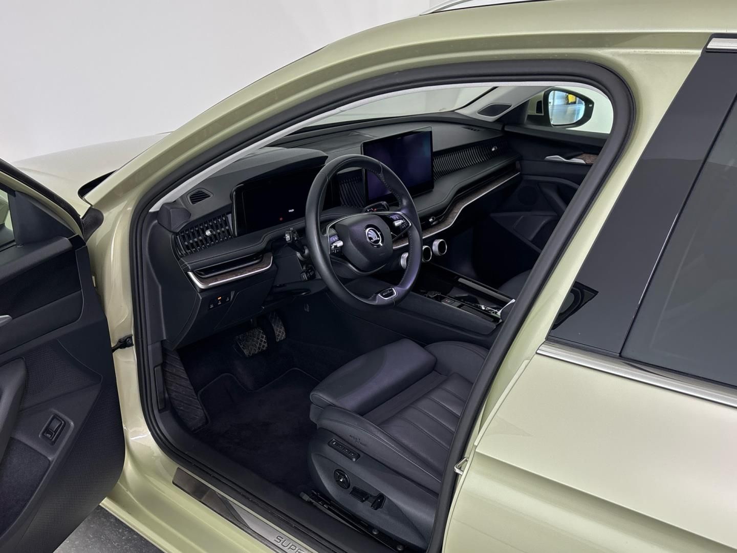 Škoda Superb, 2.0 TDI / 110 kW Laurin & Klem - fotka 6