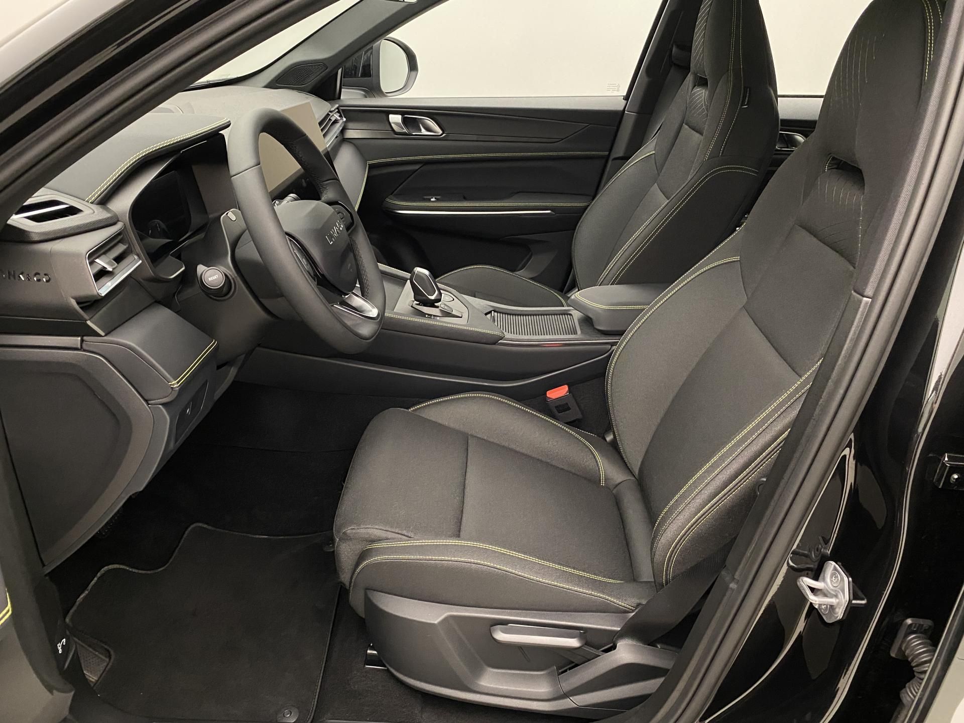 Lynk & Co 01, 01 CORE PHEV AUT CZ - fotka 3