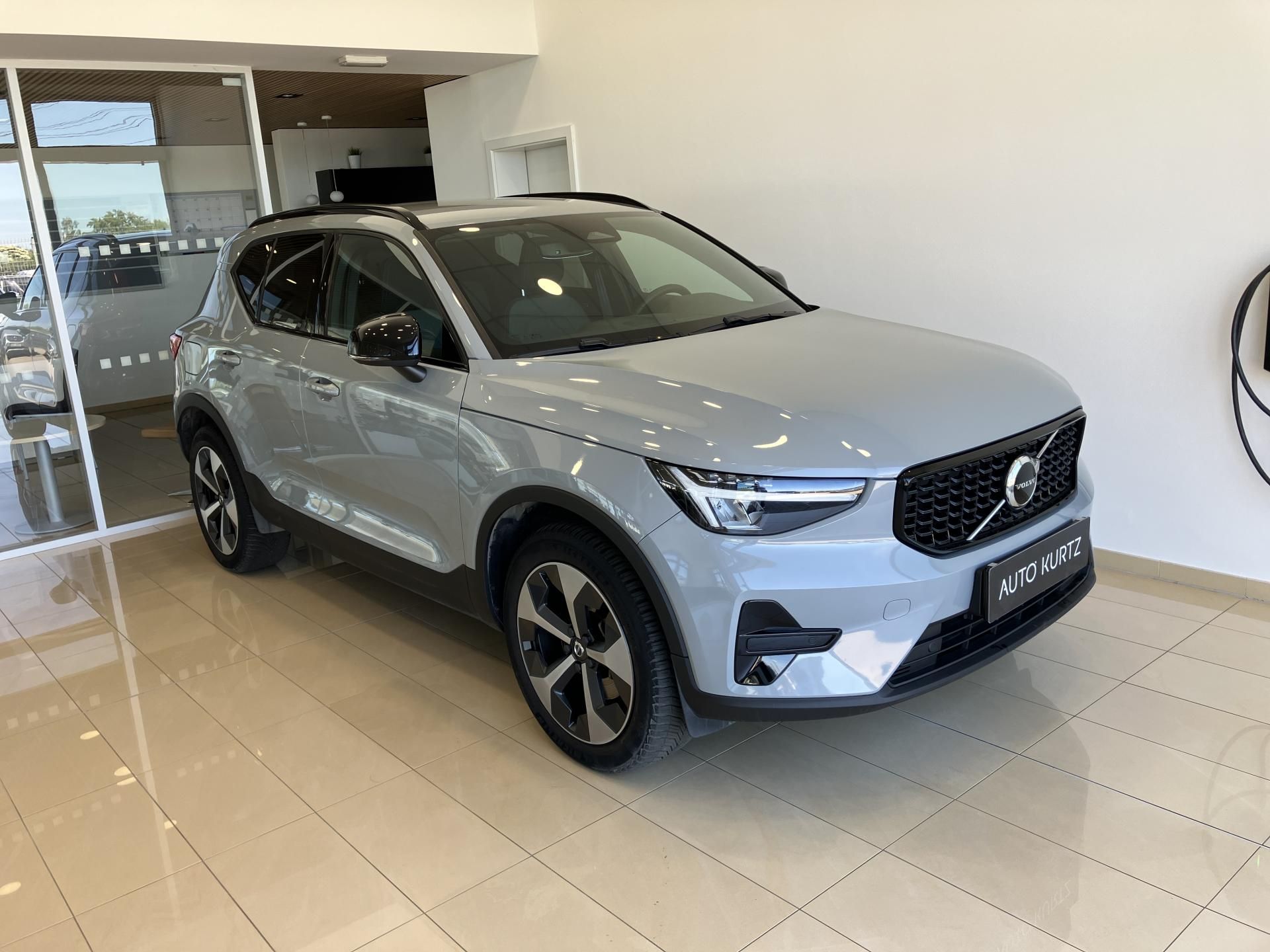 Volvo XC40, B3 FWD Plus Dark AT7
