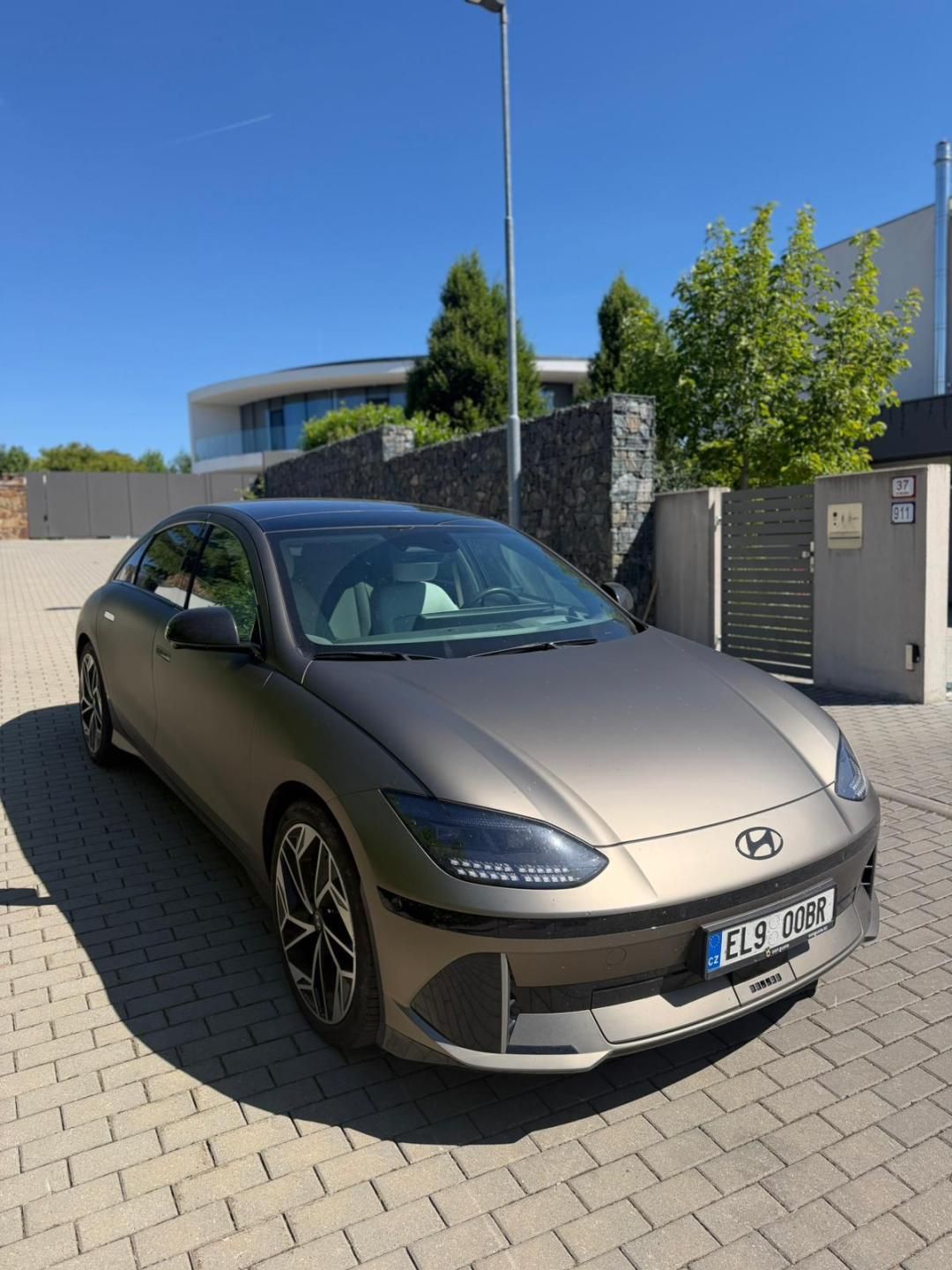 Hyundai Ioniq 6, ČR .MAJITEL 77kW BATERKA