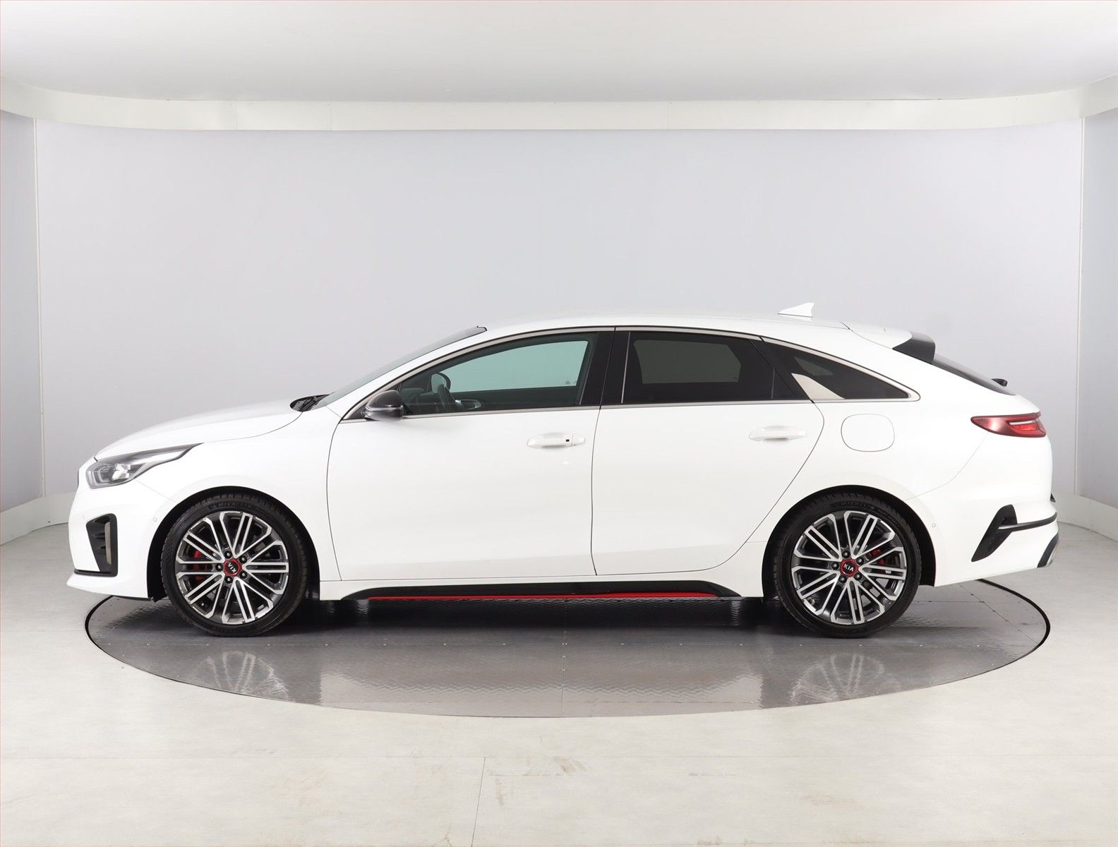 Kia ProCeed, GT 1.6 T-GDI, Automat, ČR - fotka 3