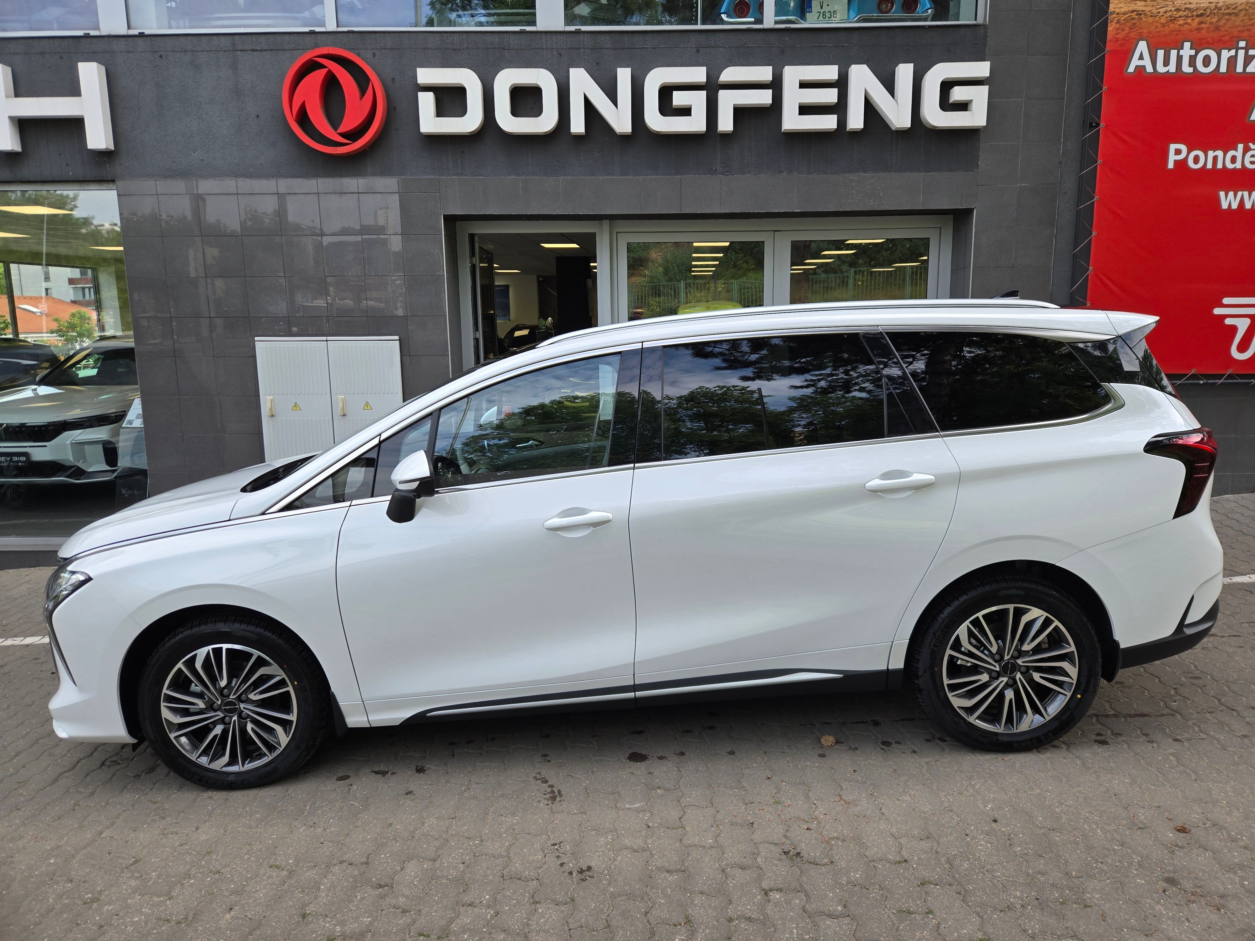 Dongfeng U-Tour, FR Media Connect+Urban packet