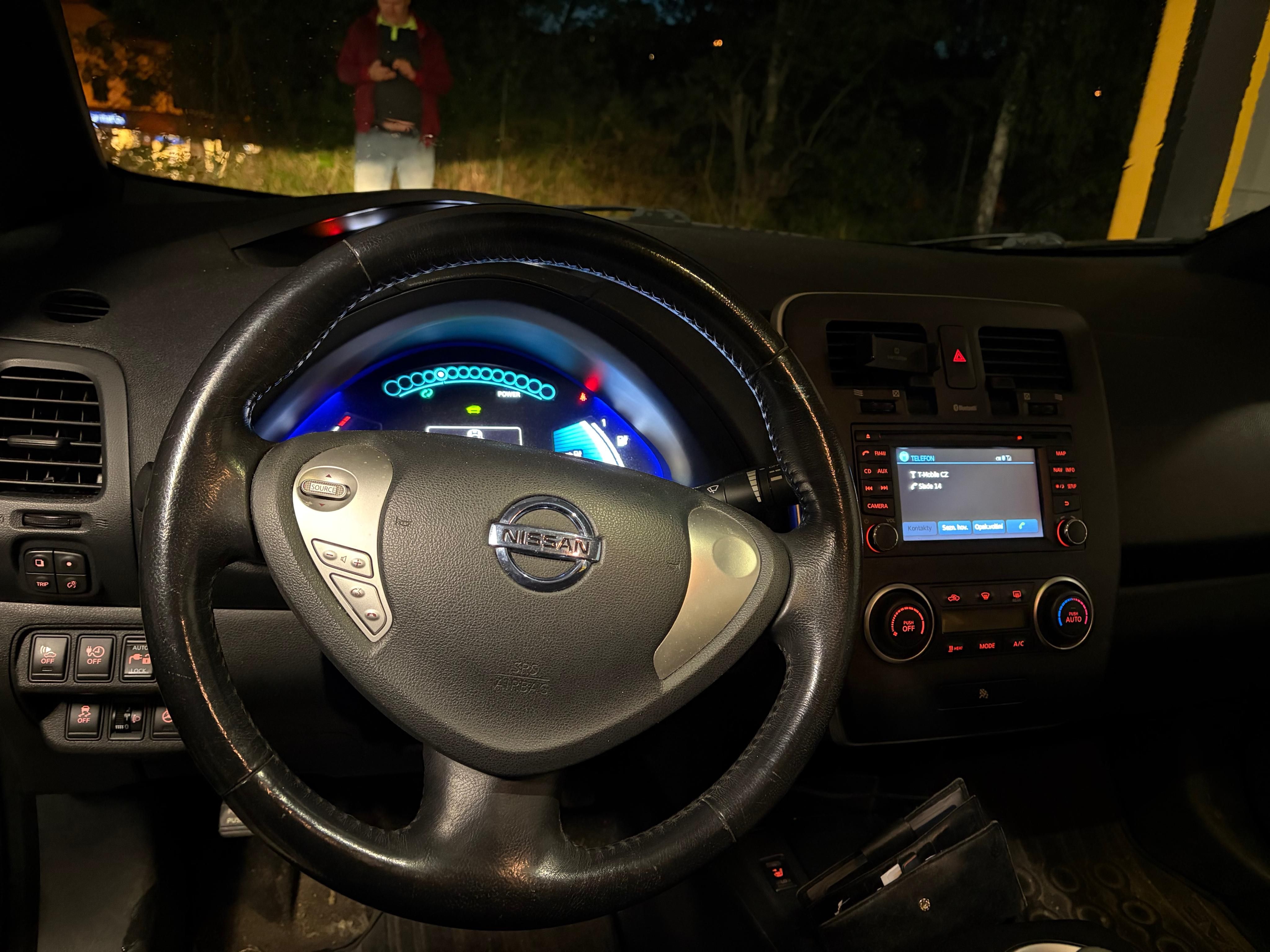 Nissan LEAF, Jezdi za 80 haleřů - fotka 4