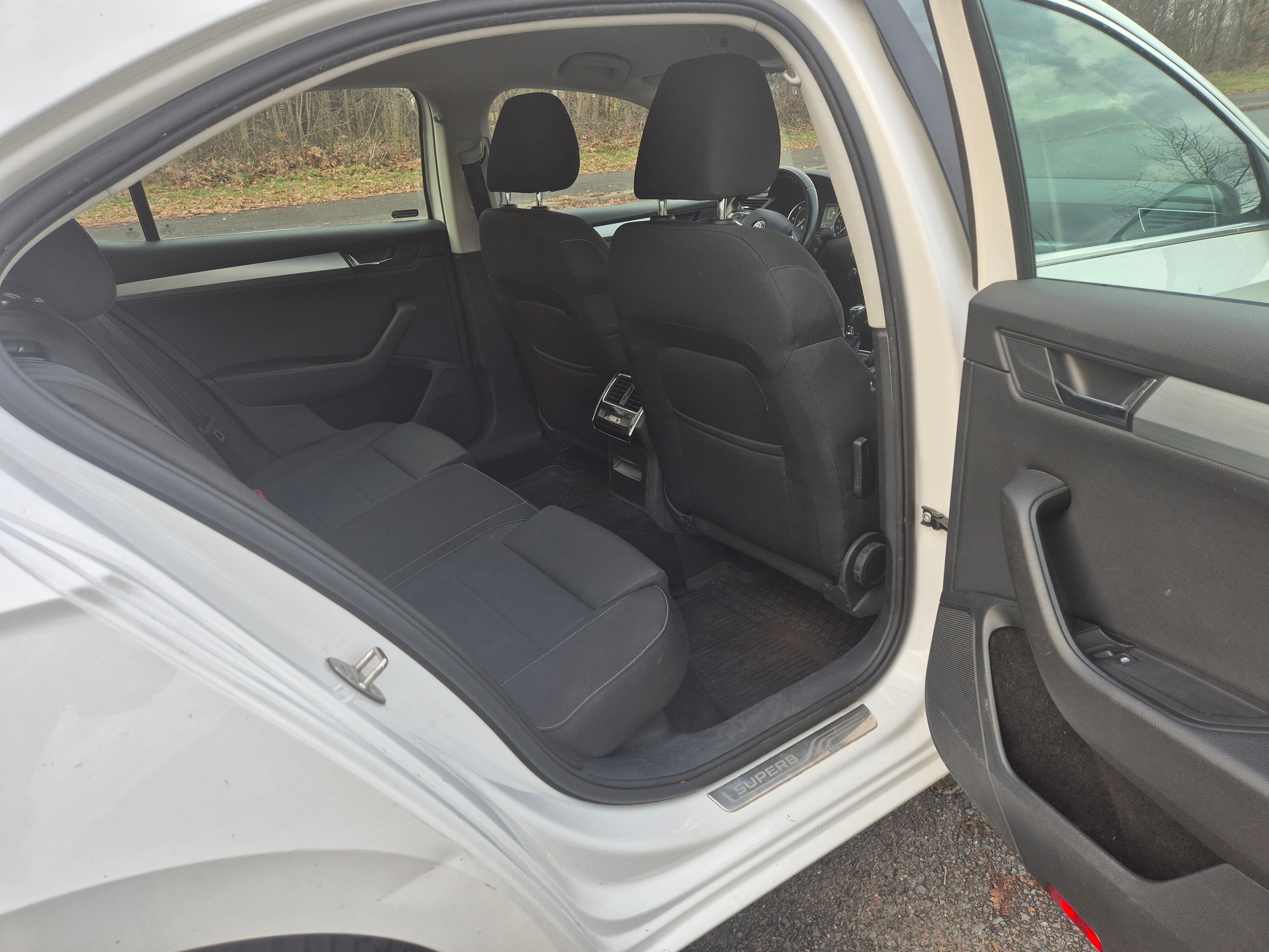 Škoda Superb, pravid.servis,novaSTK,1řidič - fotka 6