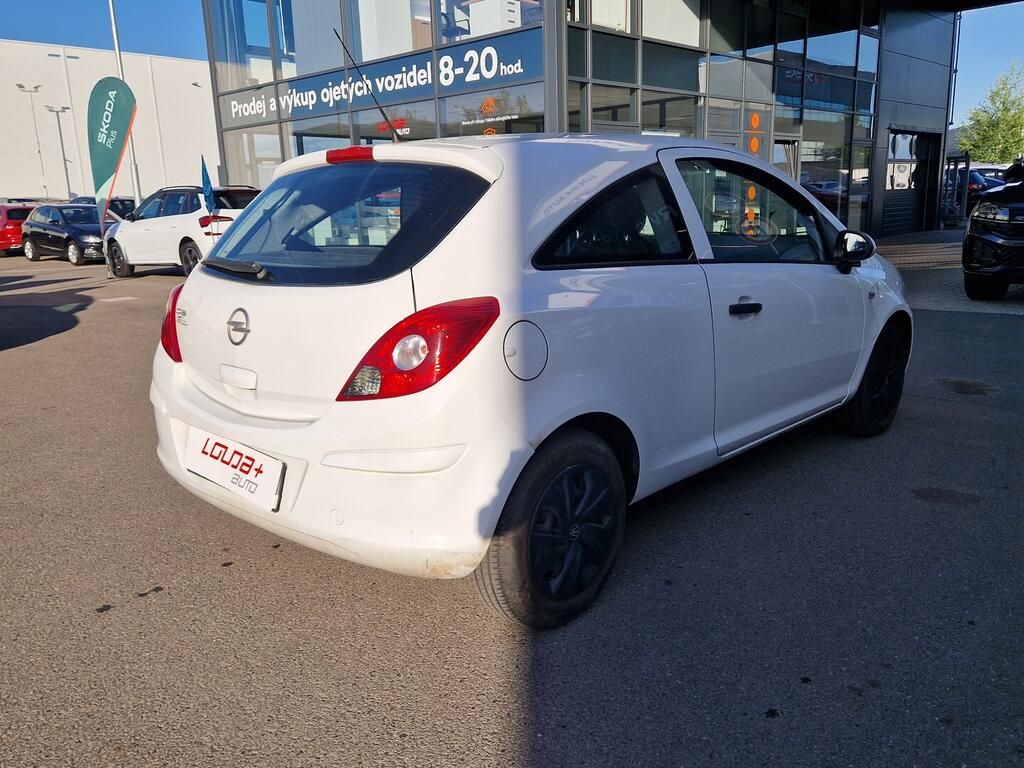 Opel Corsa, Selection Comfort 1.2 i 63 kW - fotka 2