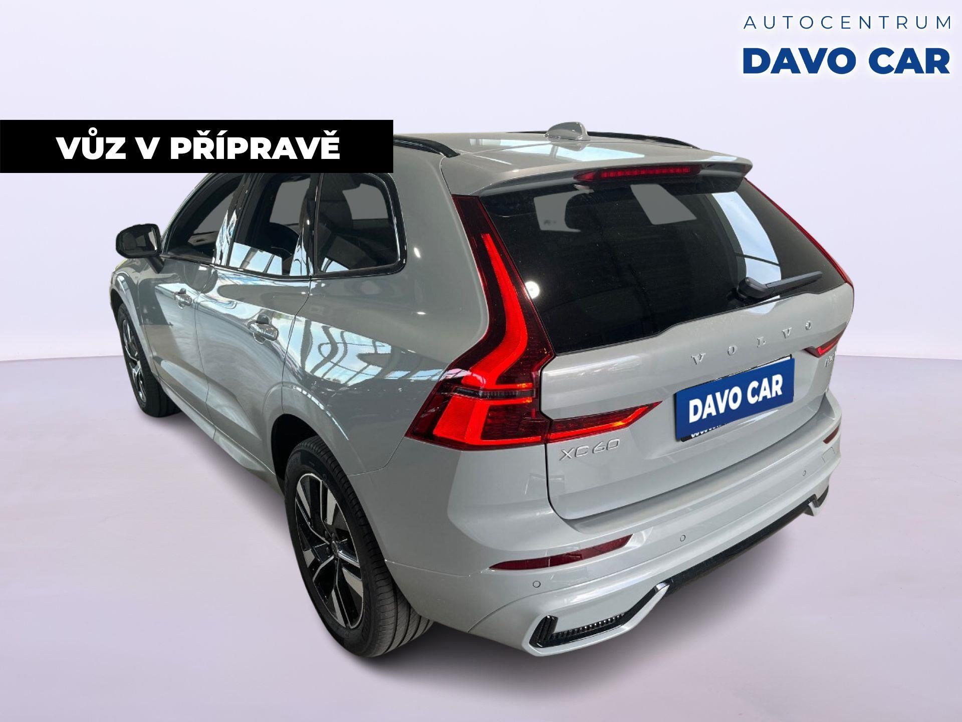 Volvo XC60, 2,0 B5 Aut. AWD CZ Dark Plus - fotka 4