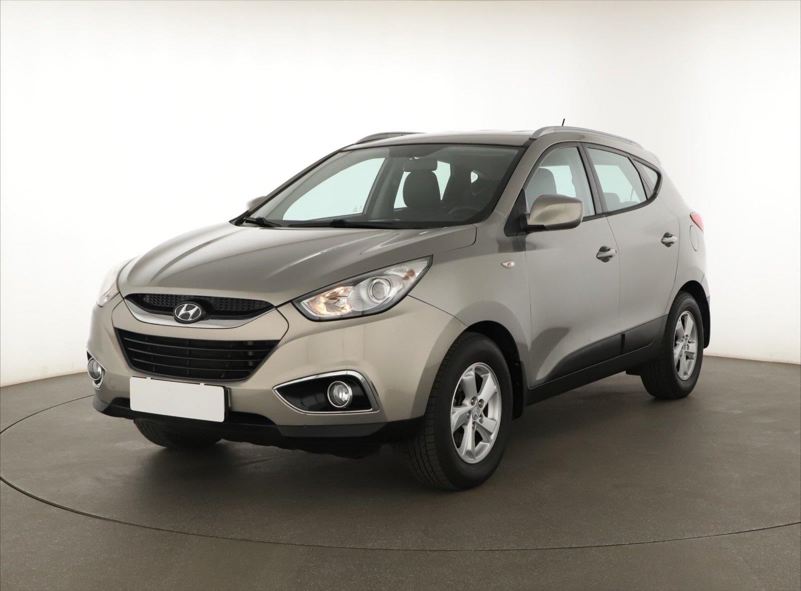 Hyundai ix35, 1.7 CRDi, Kožené sedačky - fotka 2