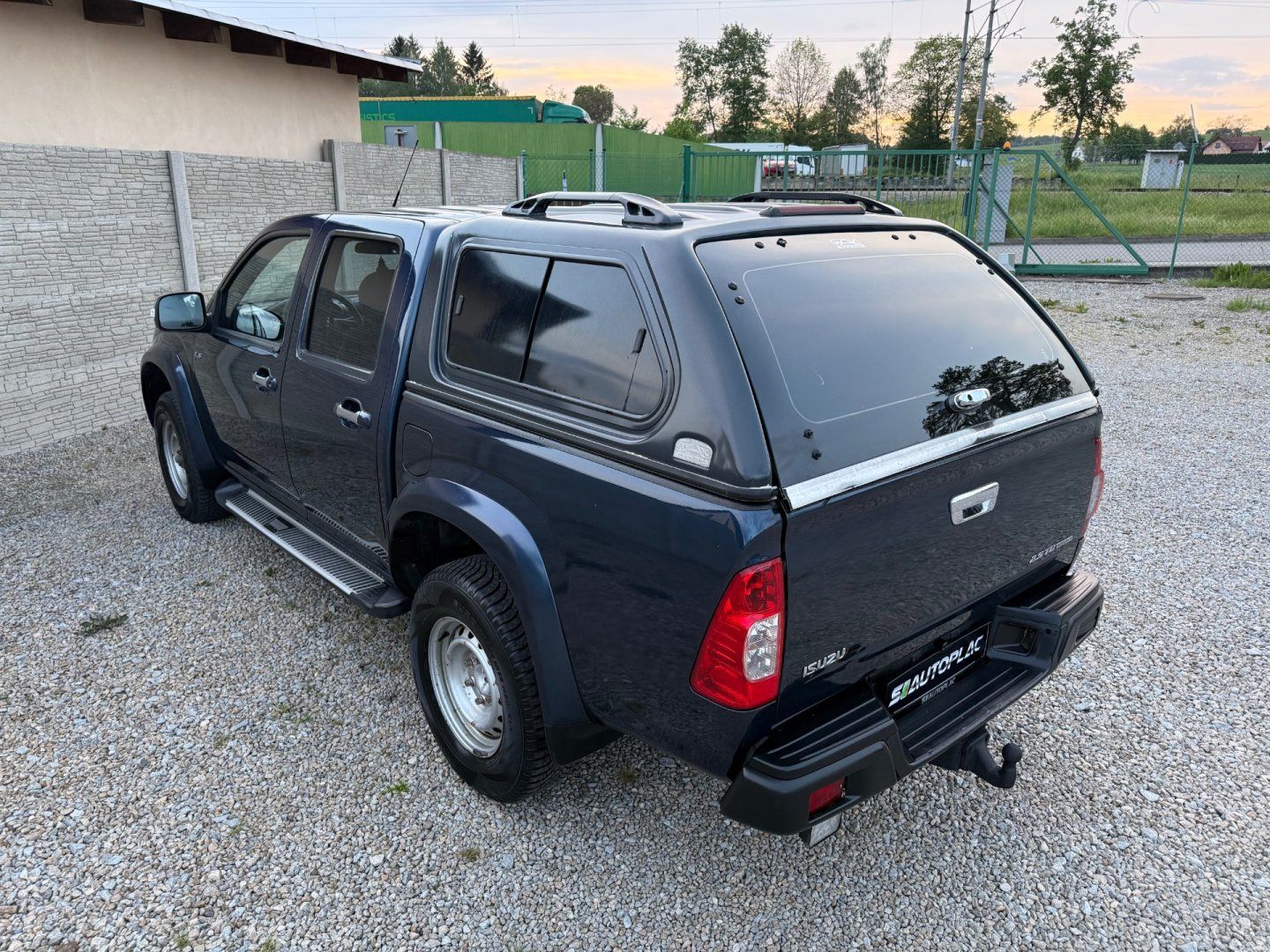 Isuzu D-Max, 2.5 TD 100KW LS 4x4 HardTop - fotka 6