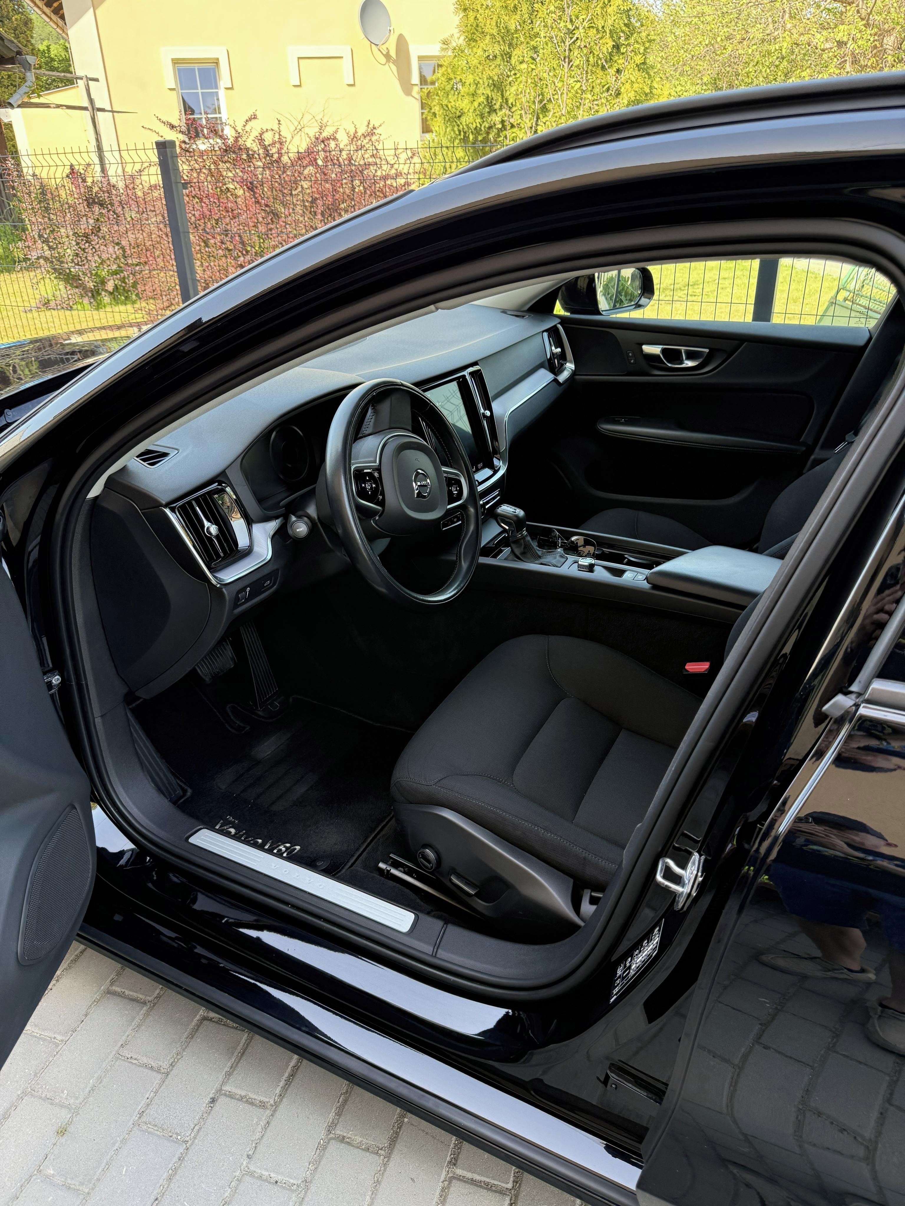 Volvo V60, D4 4x4, tažné, servis - fotka 6