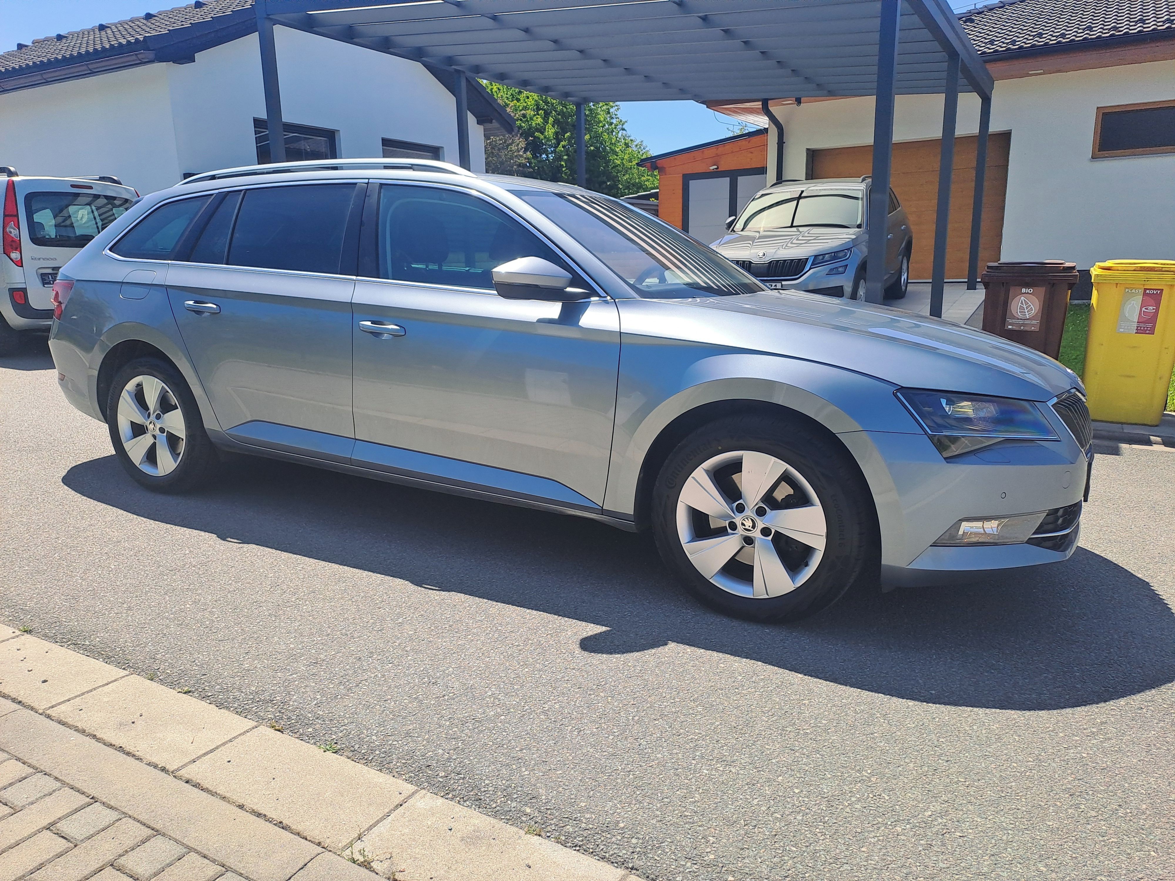 Škoda Superb, 140KW,ČR,S.KNIHA,STYLE!!! - fotka 2
