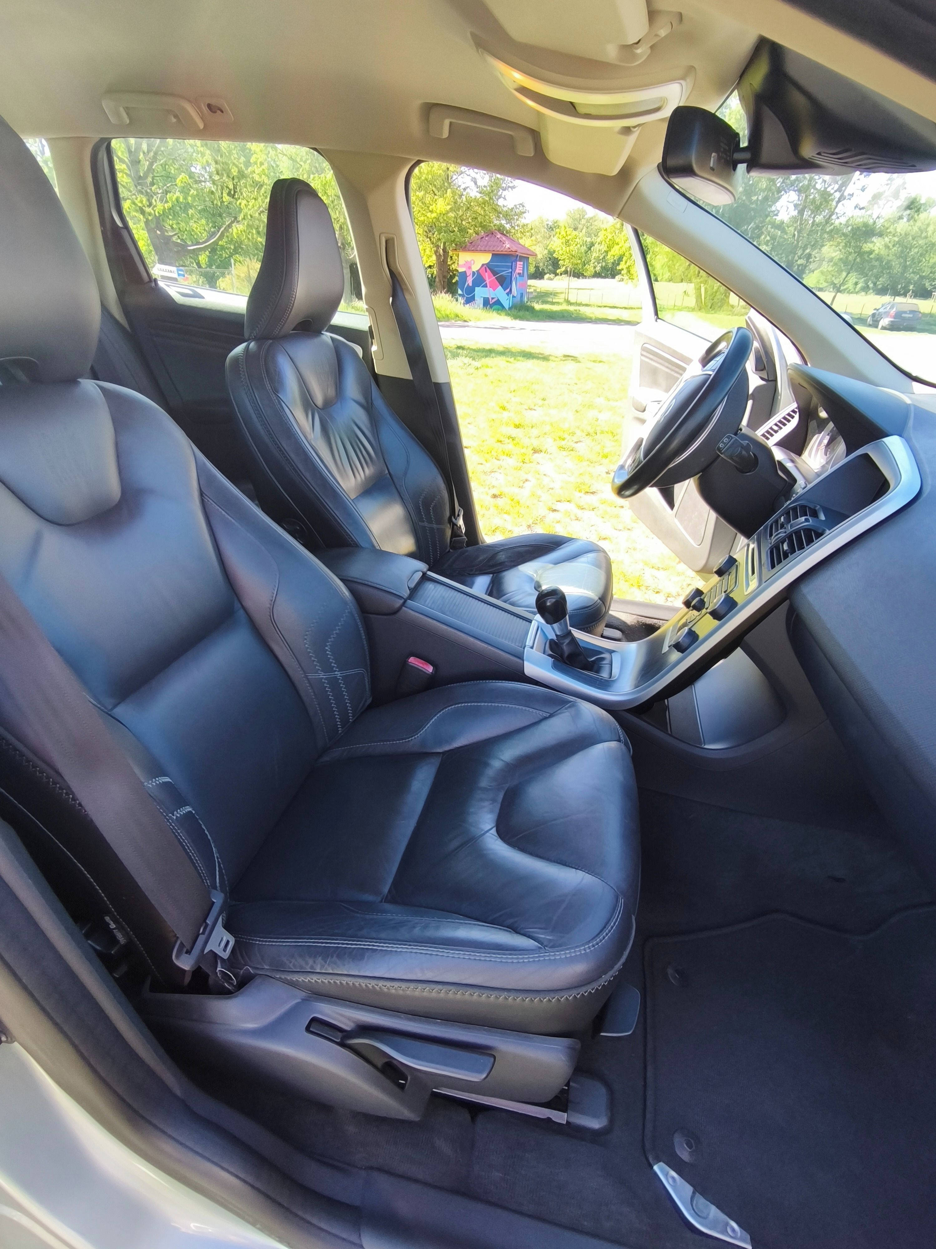 Volvo XC60 - fotka 2