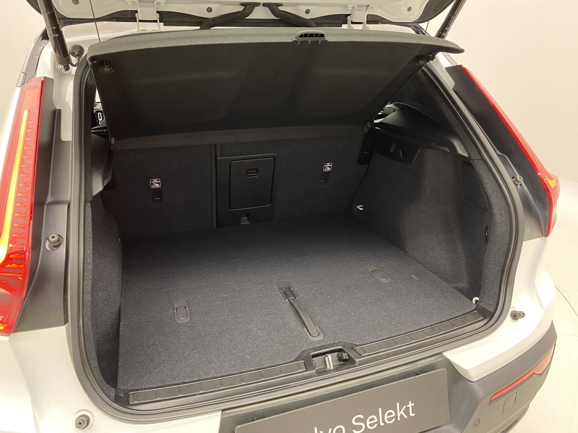 Volvo XC40, PURE ELECTRIC RECHARGE CORE - fotka 6