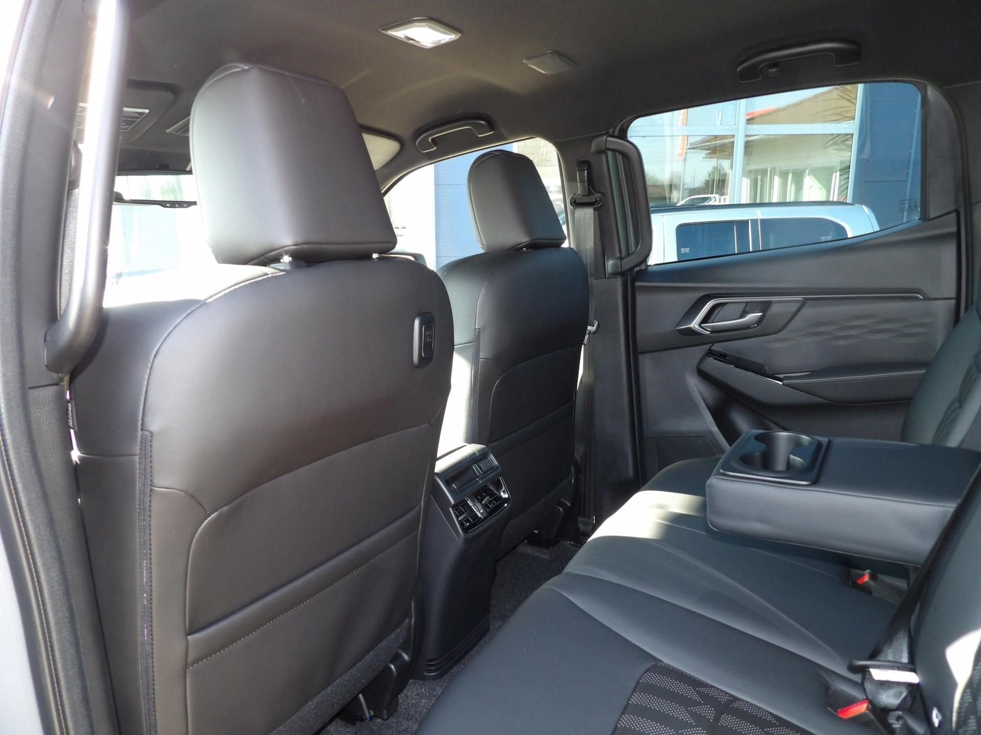 Isuzu D-Max, V-Cross 2.2L 163K 4x4 8st. A/T - fotka 3