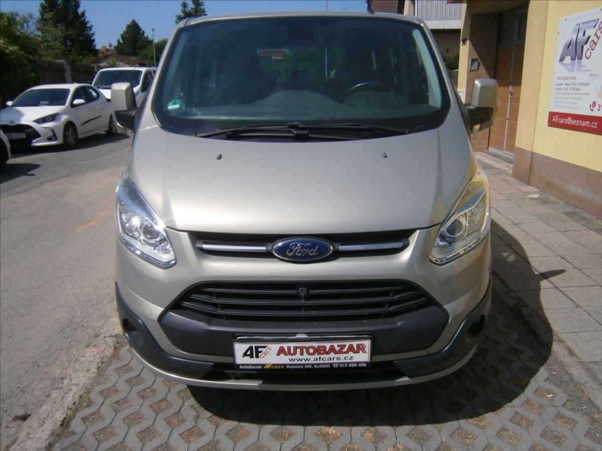 Ford Tourneo Custom, 2,2 TDCI TITANIUM 8 MÍST - fotka 2