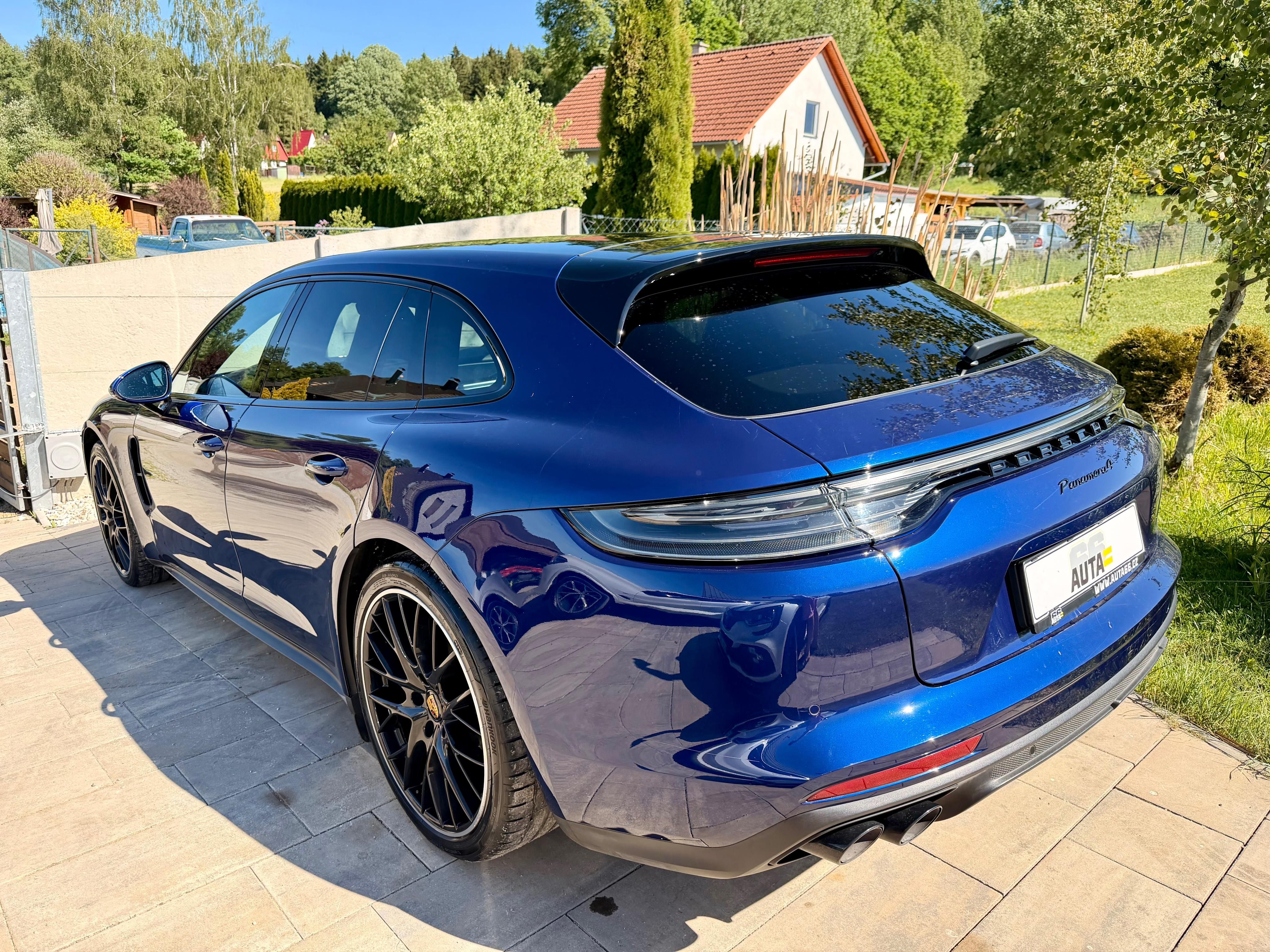 Porsche Panamera, Panamera 4 Platinum Edition ČR - fotka 3