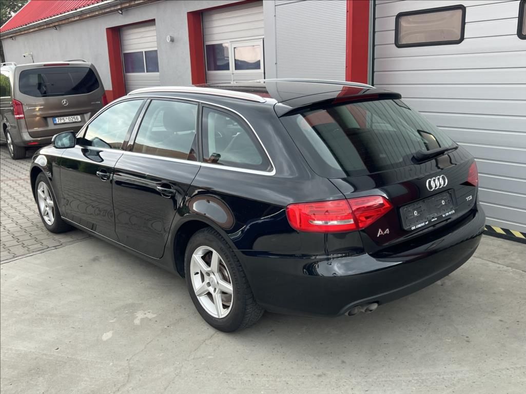 Audi A4, 2,0 TDi AMBITION serviska 1maj - fotka 3