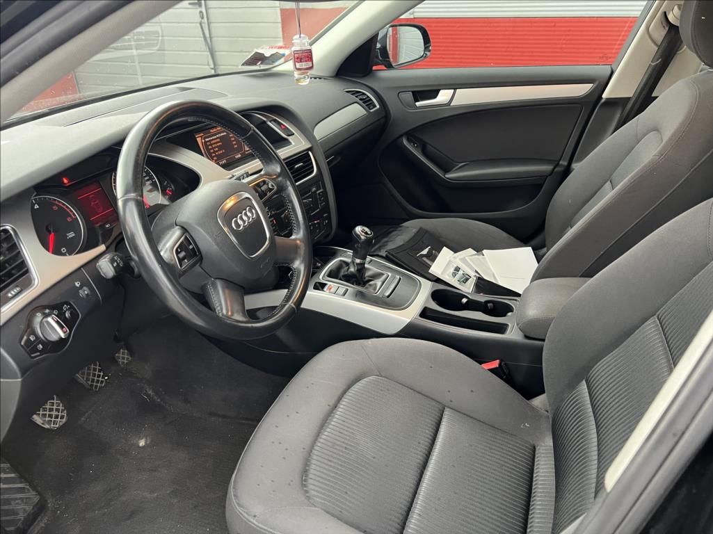 Audi A4, 2,0 TDi AMBITION serviska 1maj - fotka 6