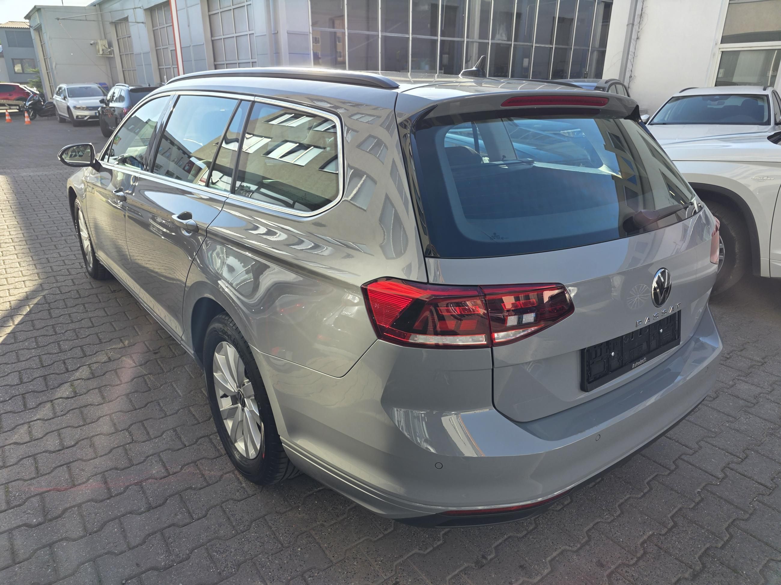 Volkswagen Passat Variant, 2.0 TDI 110kW DSG / 2x sada AL - fotka 4