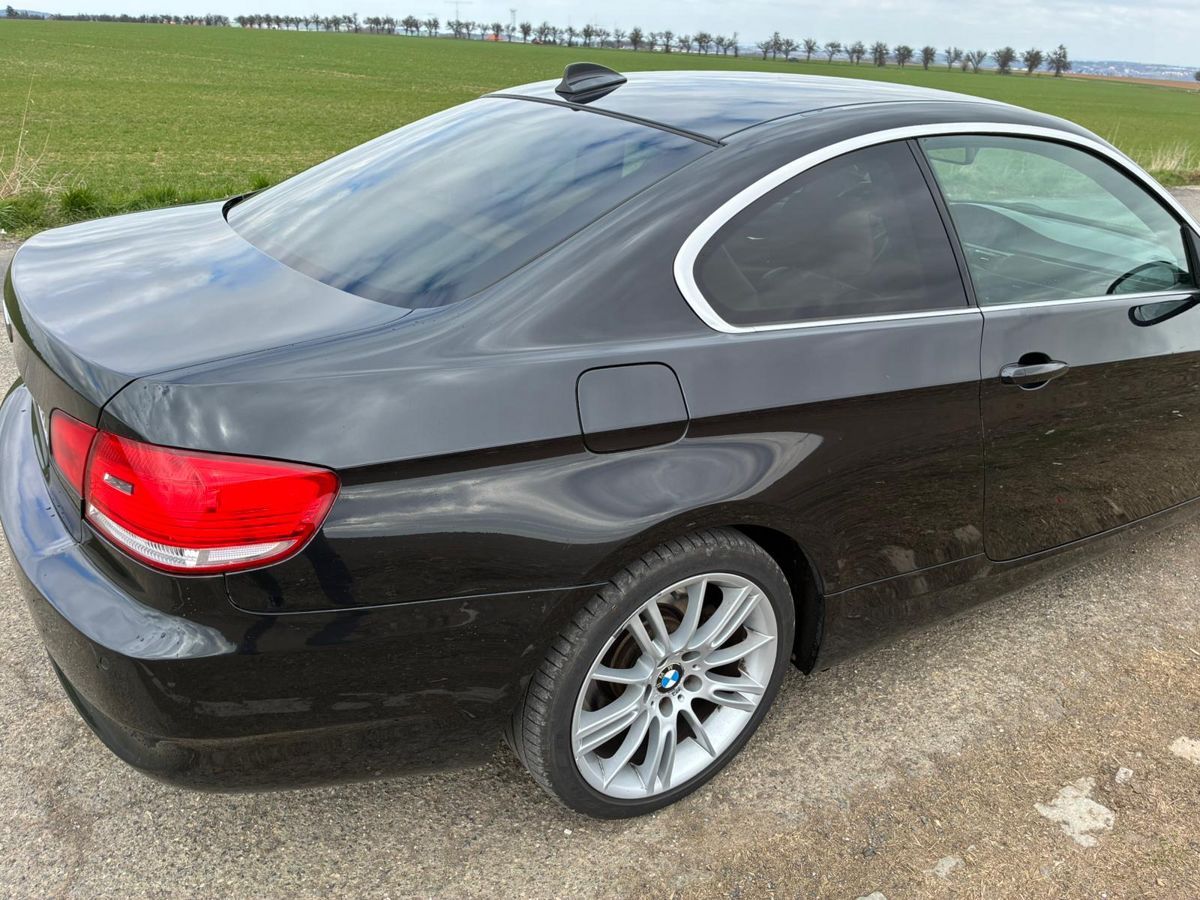 BMW Řada 3, 330 d - fotka 2
