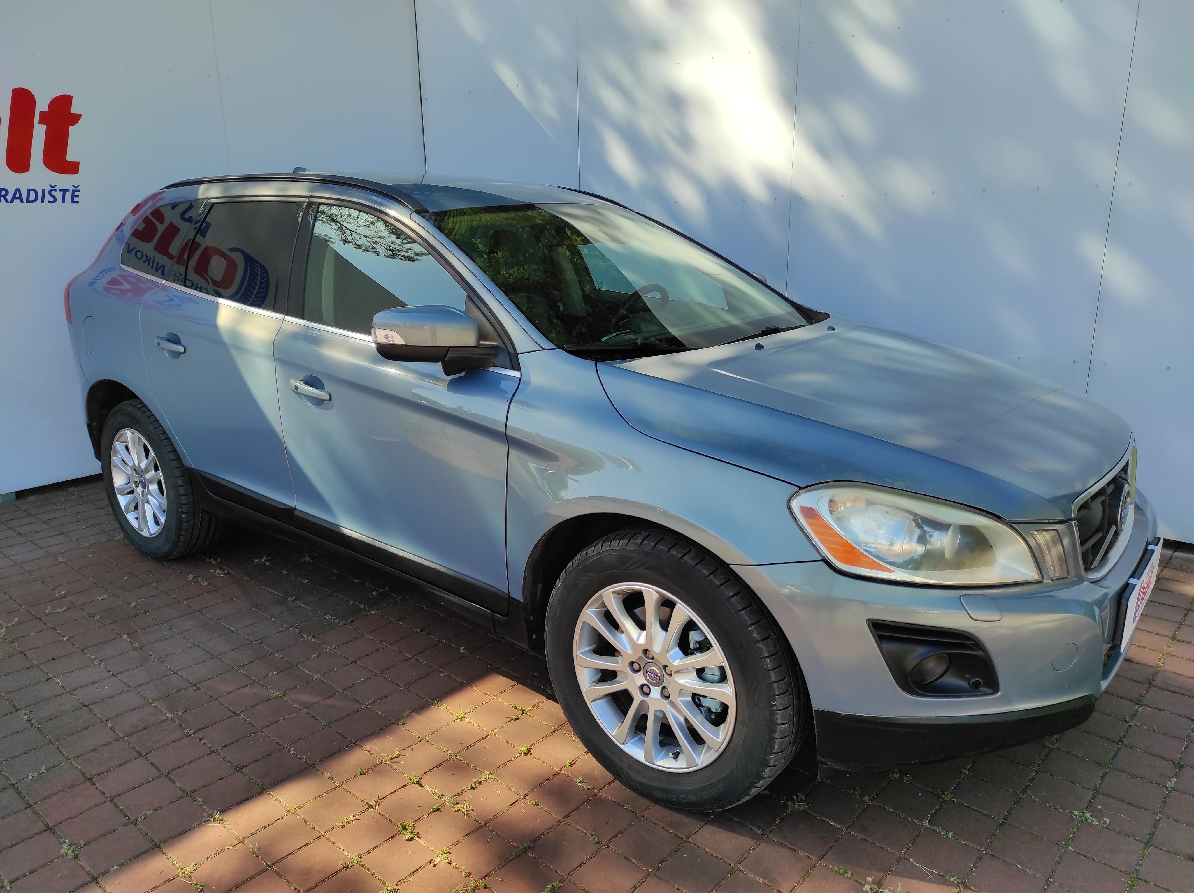 Volvo XC60, 2.4 D5 AWD ČR, AUTOMAT - fotka 5