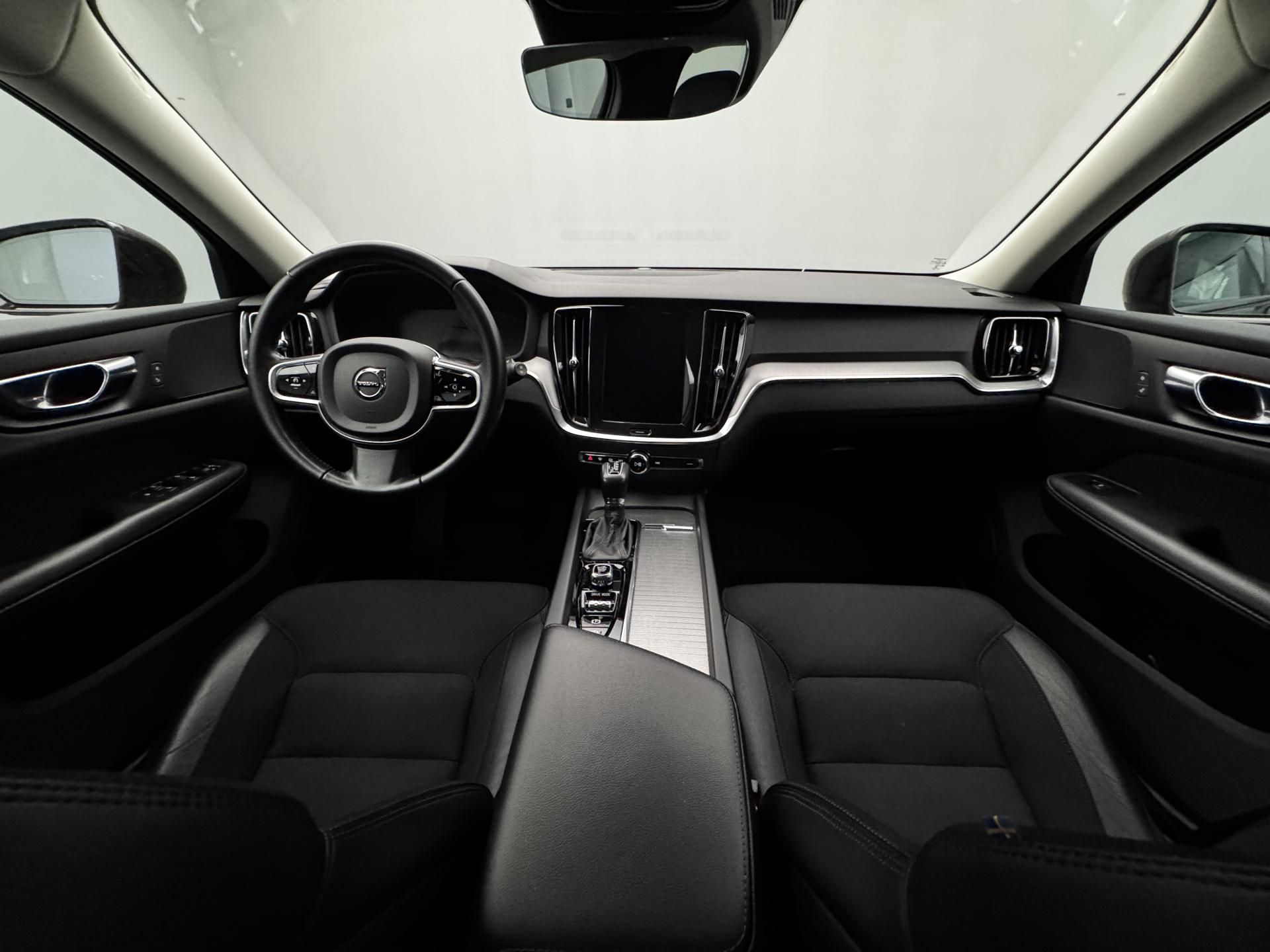Volvo V60, CC D4 AWD MOMENTUM POLESTAR - fotka 2