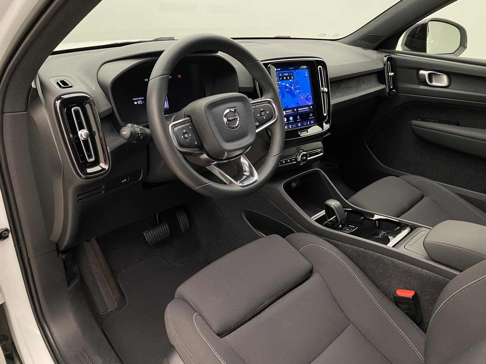 Volvo XC40, PURE ELECTRIC RECHARGE CORE - fotka 4