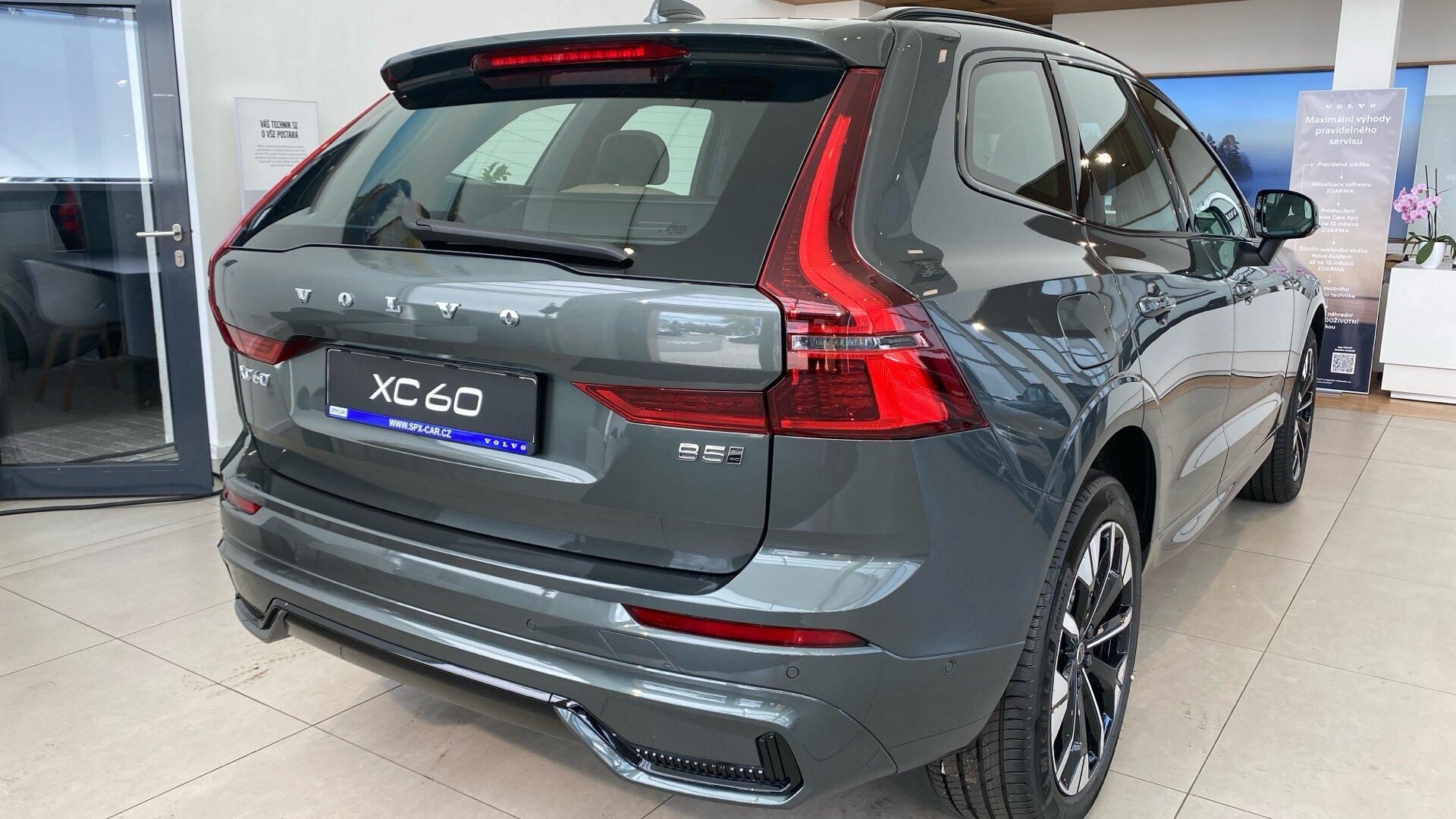 Volvo XC60, PLUS DARK, B5 AWD, 184+10 kW / - fotka 6