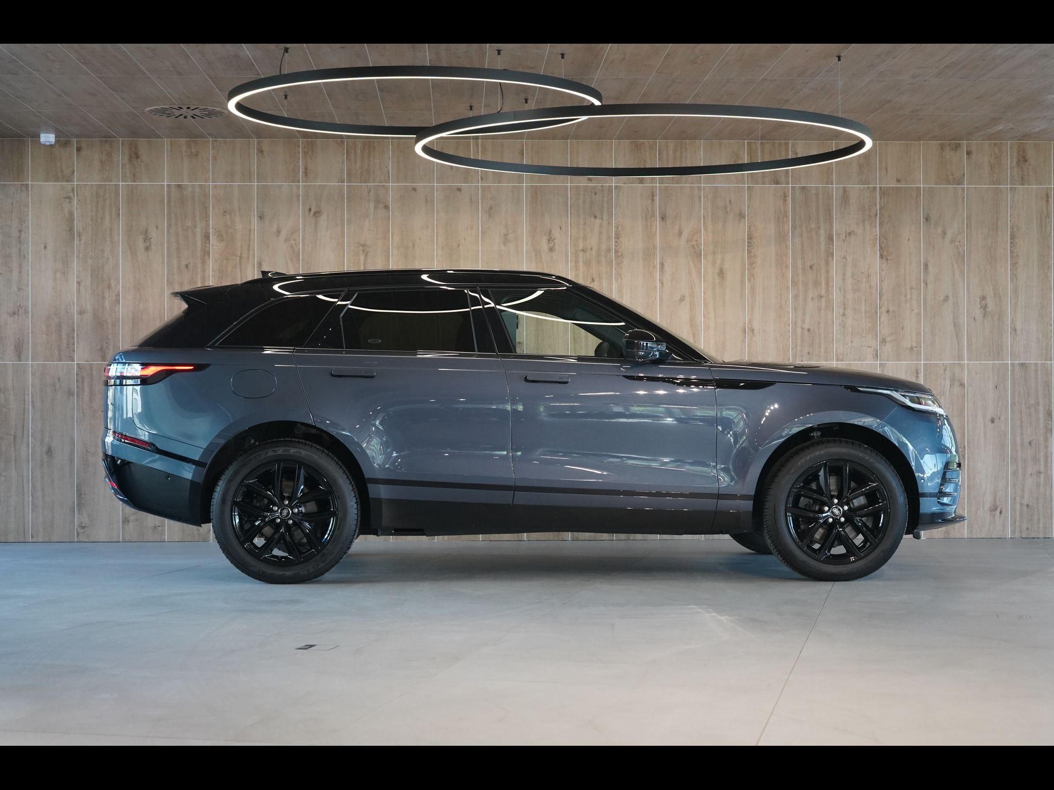 Land Rover Range Rover Velar, D300 AWD Dynamic SE, Tažné - fotka 4