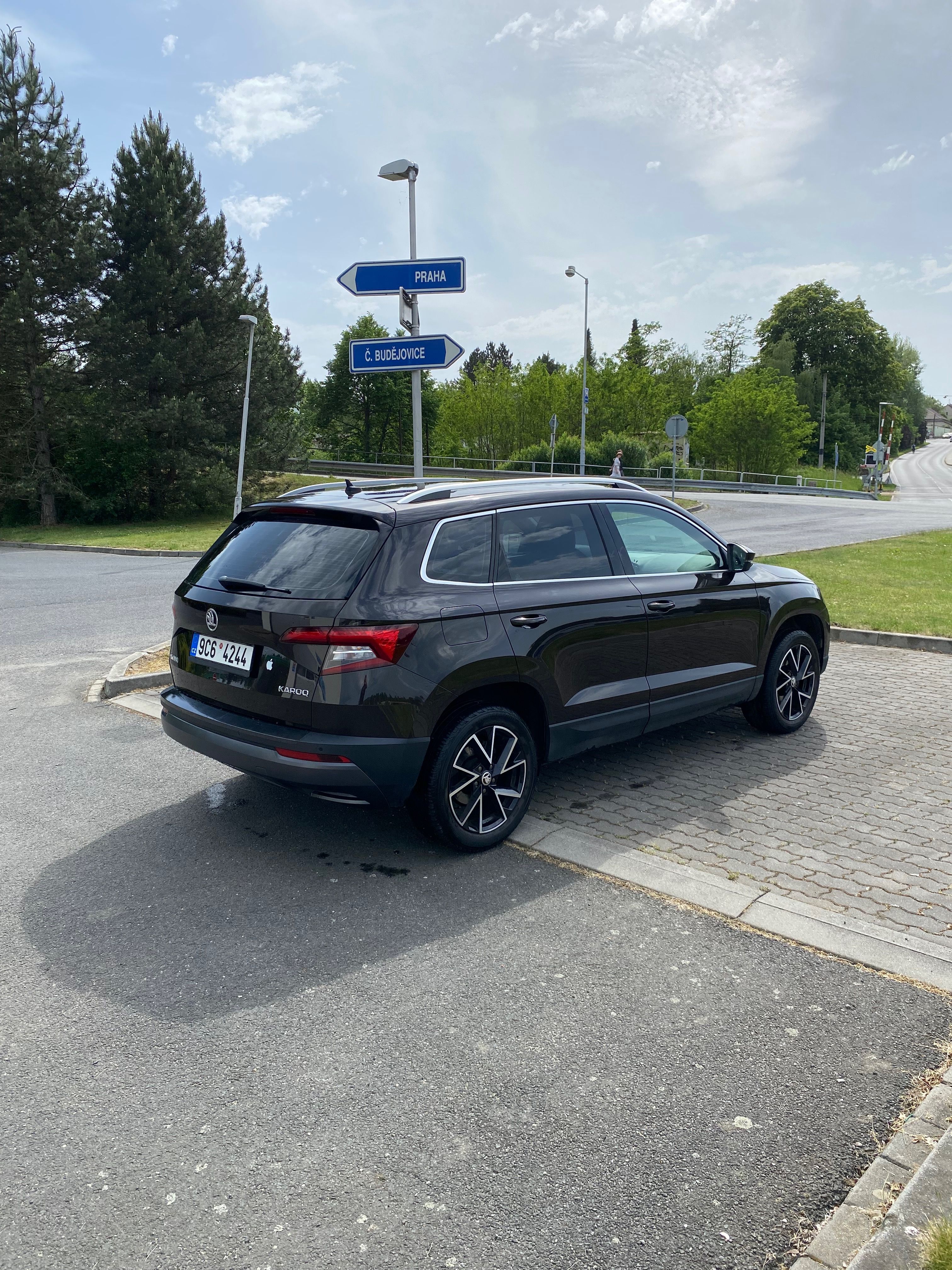 Škoda Karoq, 1,0 TSI DSG, Perfektní stav - fotka 2