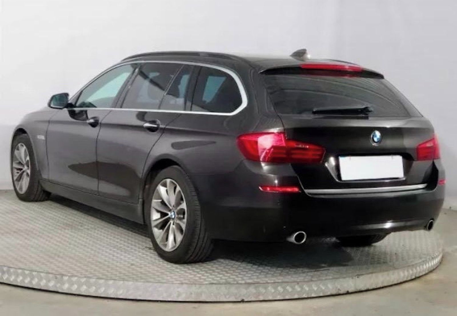 BMW Řada 5, BMW 535d xDrive 330 HP - fotka 3