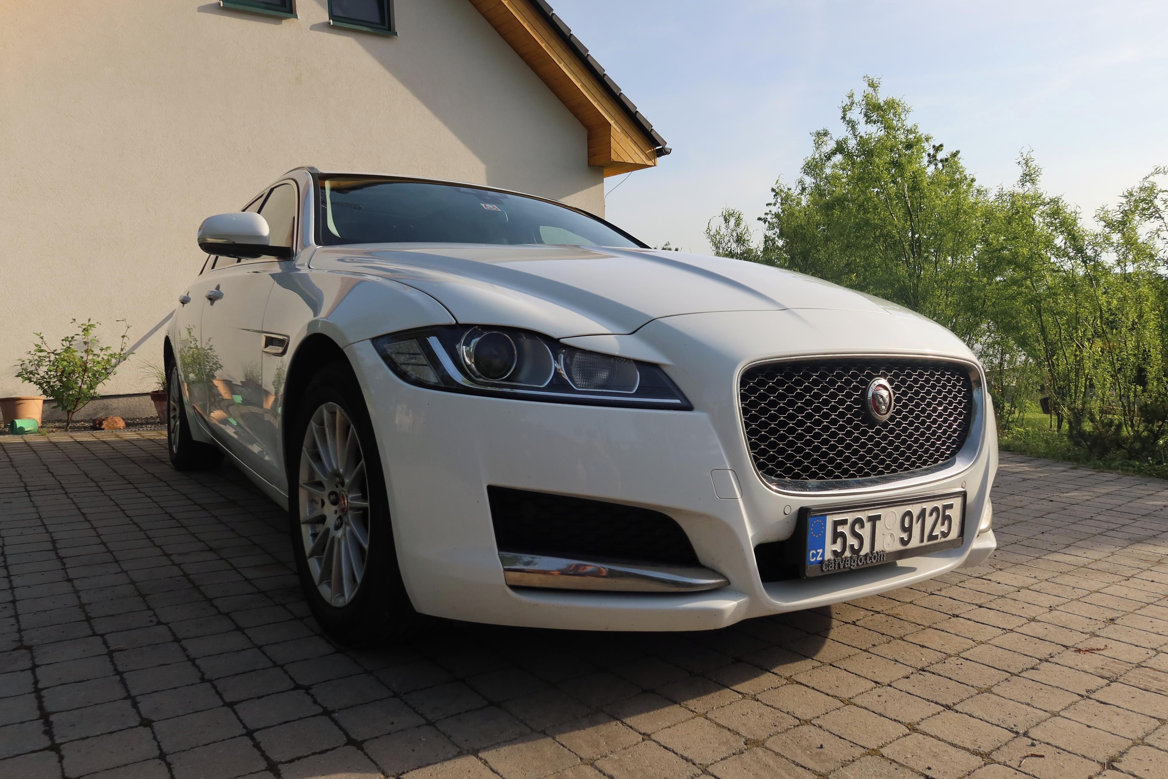 Jaguar XF, 2.0 TDI | Manuál | Panorama